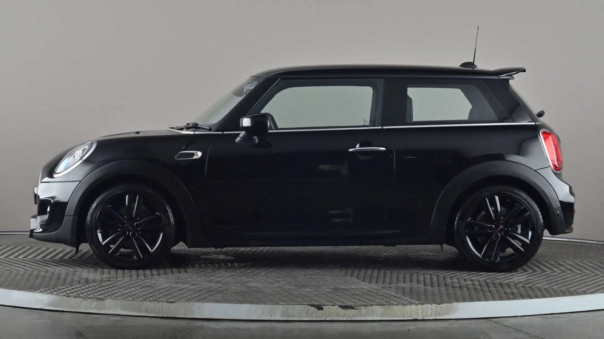 A 2019 MINI HATCH 1.5 Cooper Sport II A 2019 MINI HATCH 1.5 Cooper Sport II