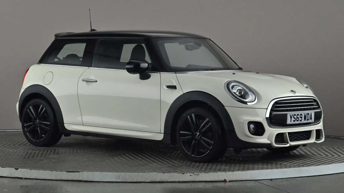 Check out this Mini Hatch 2019 Petrol Manual