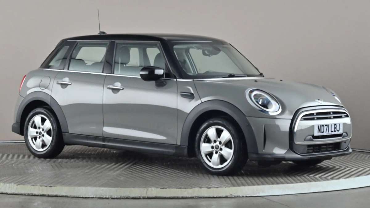 Check out this Mini Hatch 2021 Petrol Manual