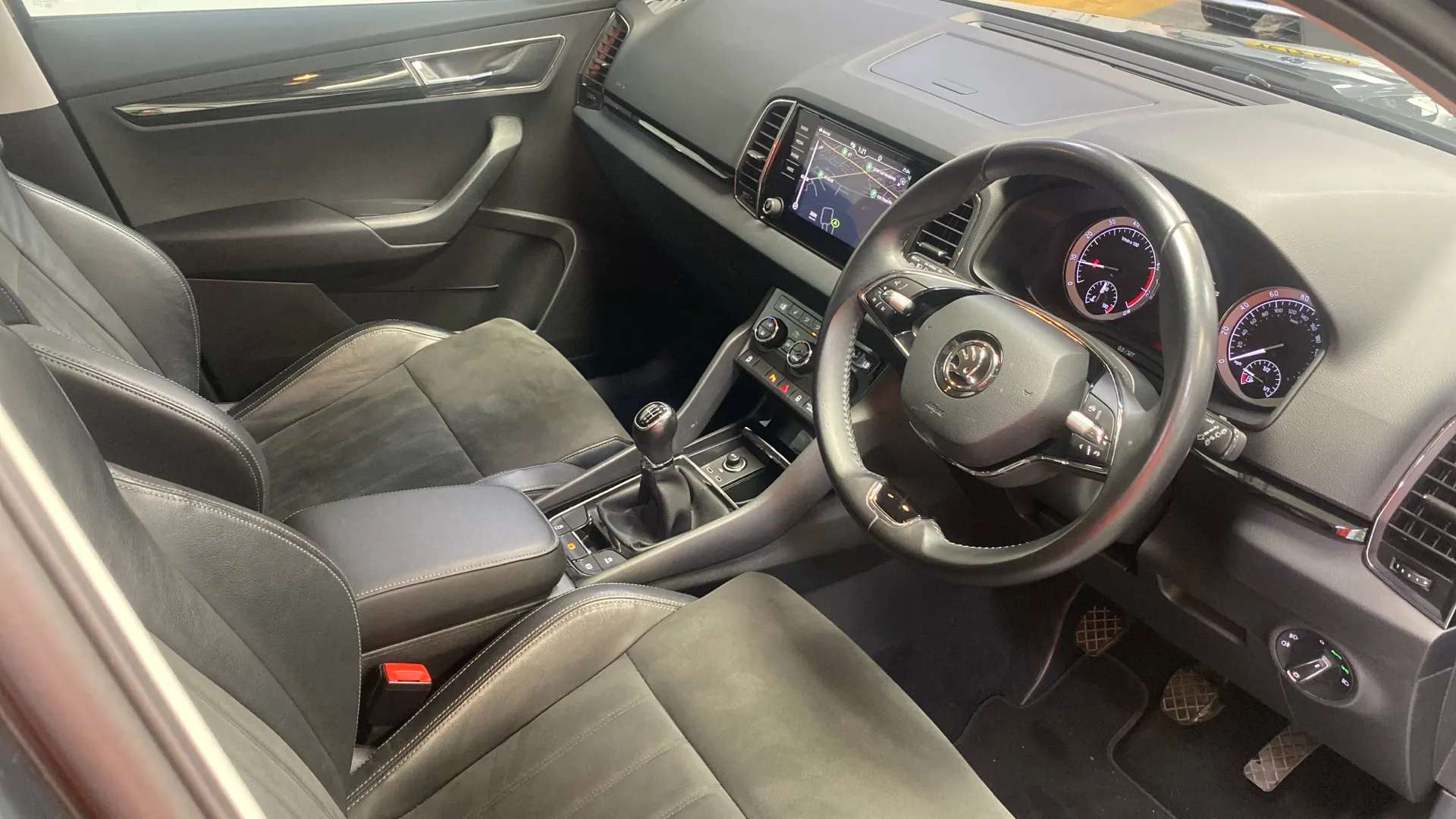 A 2020 SKODA KAROQ 1.5 TSI SE L A 2020 SKODA KAROQ 1.5 TSI SE L