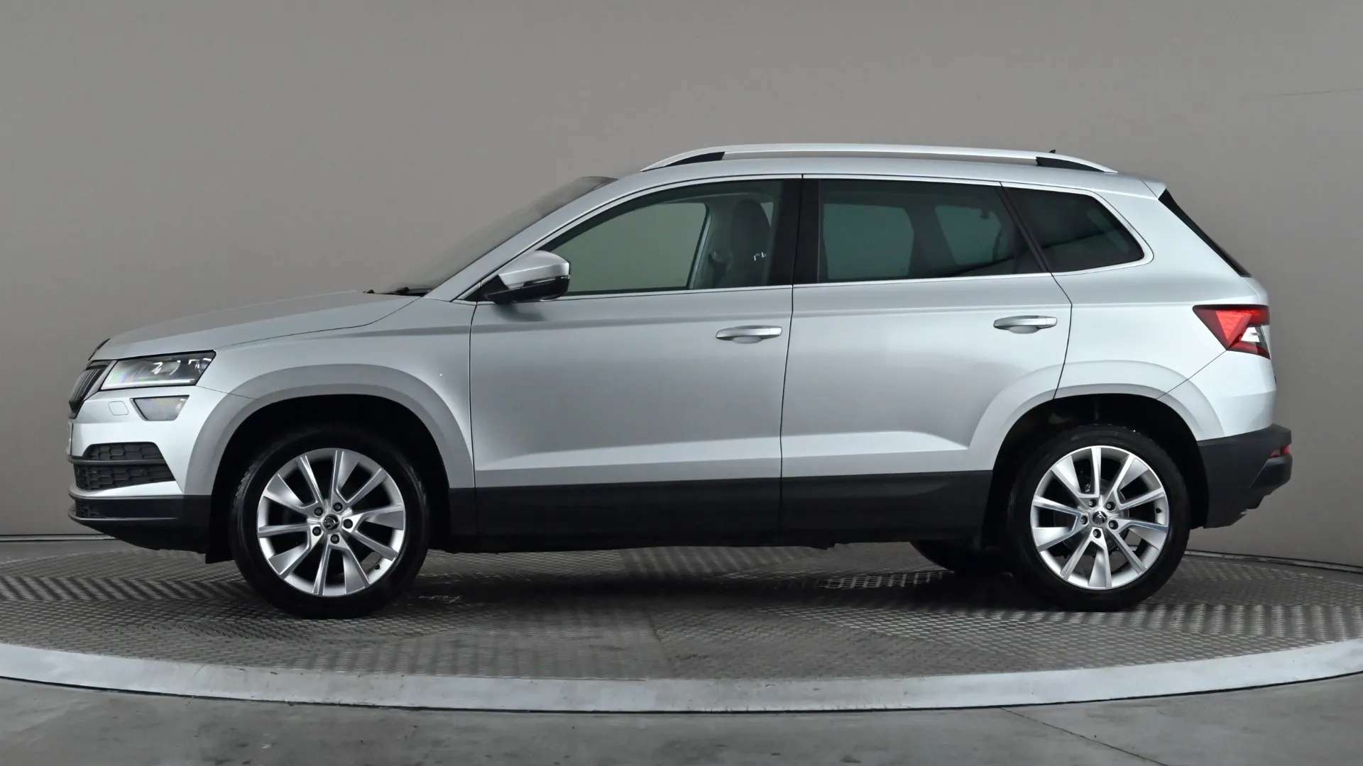 A 2020 SKODA KAROQ 1.5 TSI SE L A 2020 SKODA KAROQ 1.5 TSI SE L