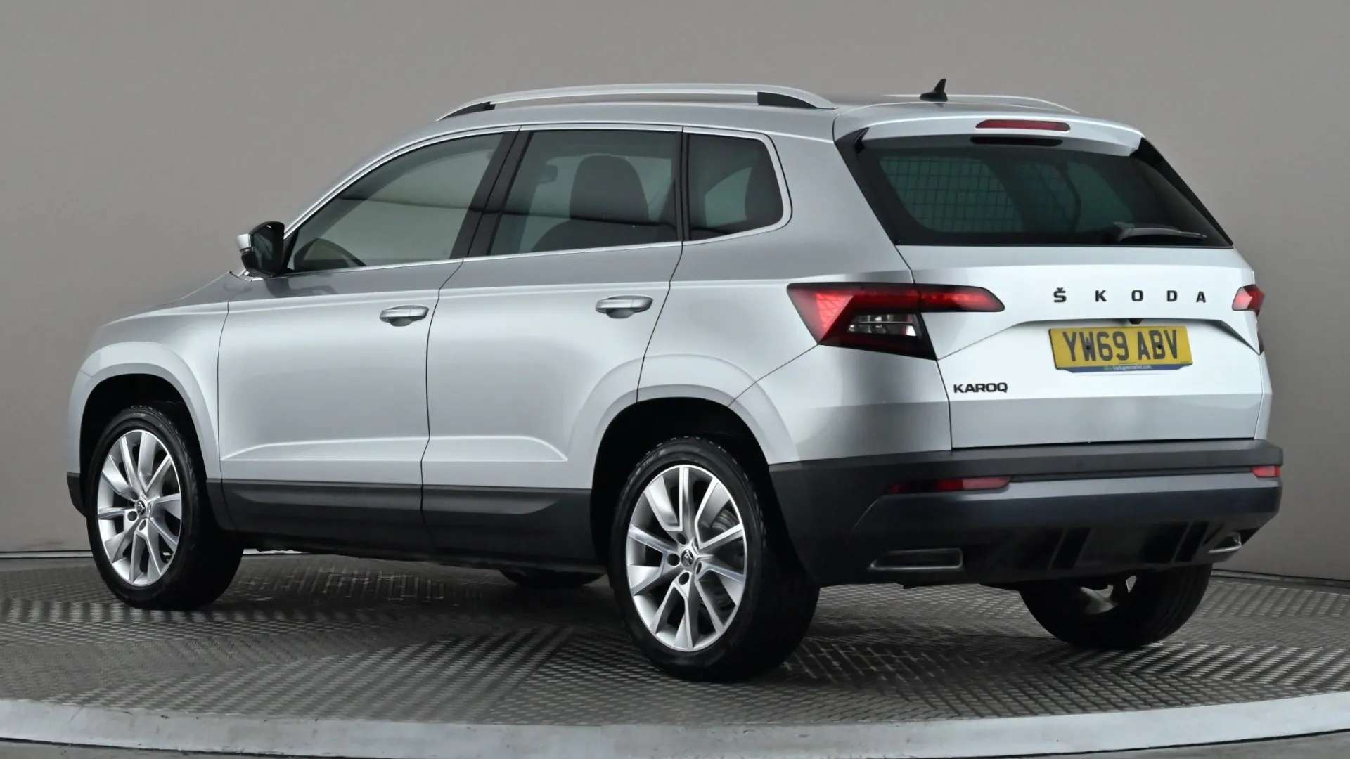 A 2020 SKODA KAROQ 1.5 TSI SE L A 2020 SKODA KAROQ 1.5 TSI SE L