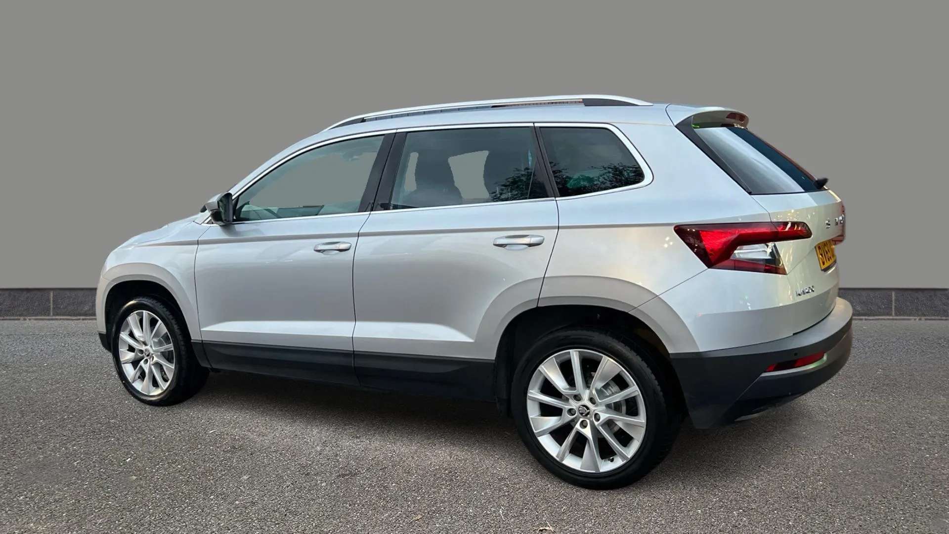 A 2020 SKODA KAROQ 1.6 TDI SE L A 2020 SKODA KAROQ 1.6 TDI SE L