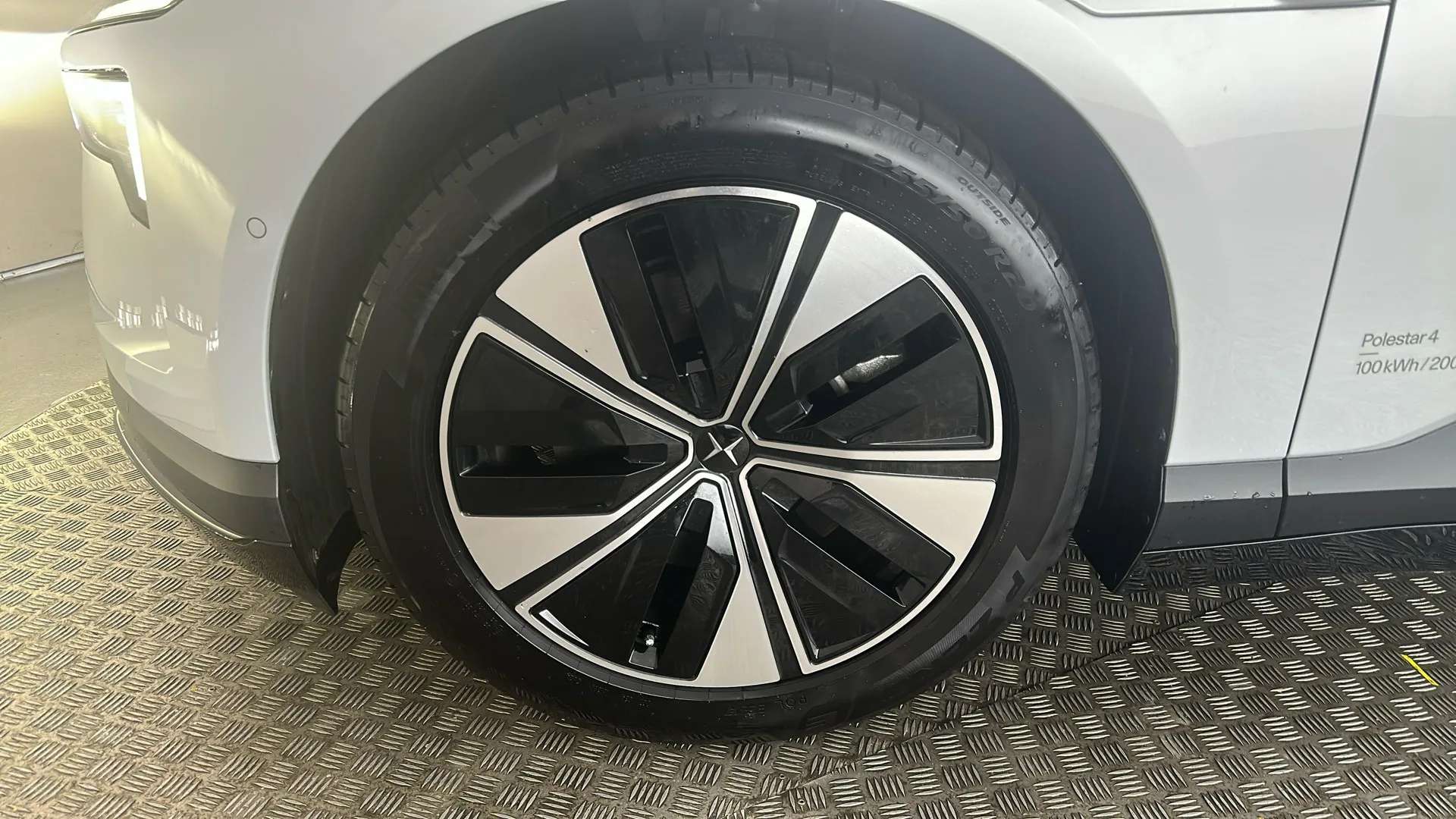 2025 POLESTAR 4 2025 POLESTAR 4