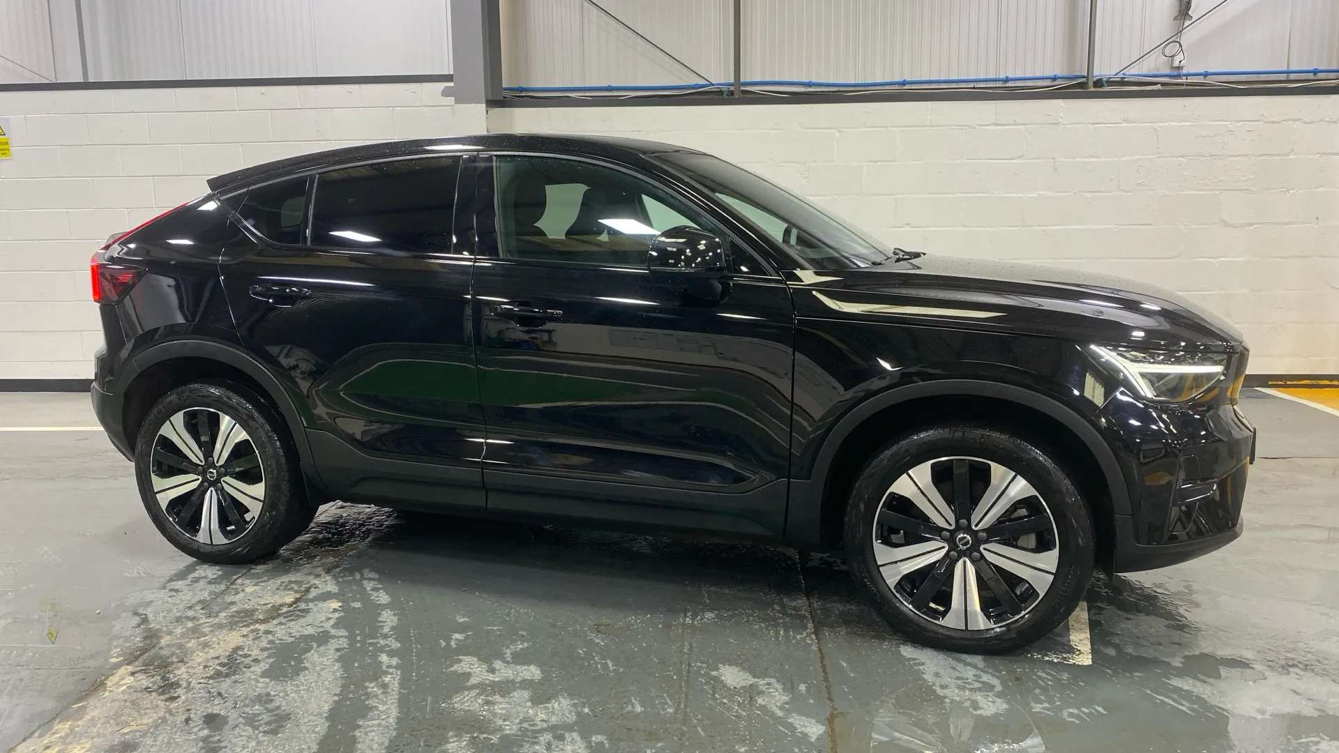 A 2023 VOLVO C40 170kW Recharge Core 69kWh Auto A 2023 VOLVO C40 170kW Recharge Core 69kWh Auto