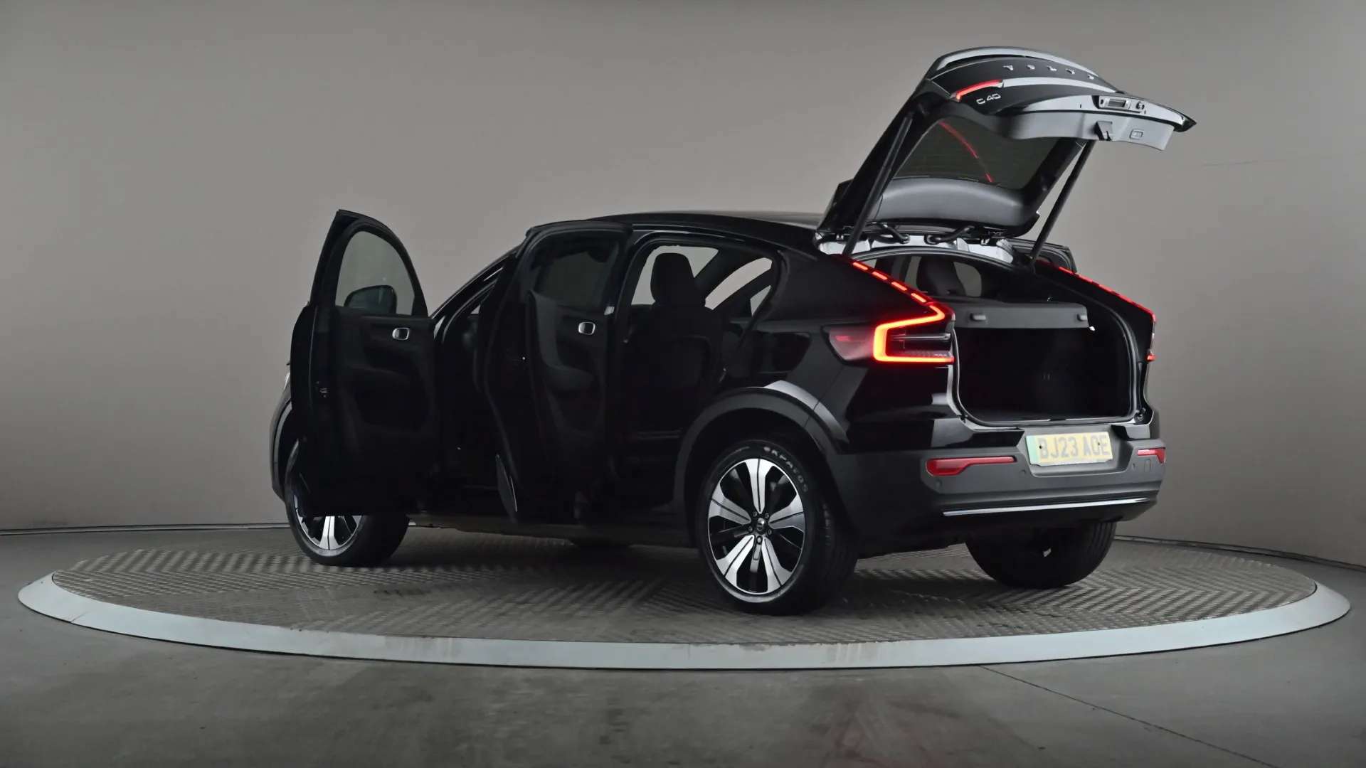 2023 VOLVO C40 2023 VOLVO C40