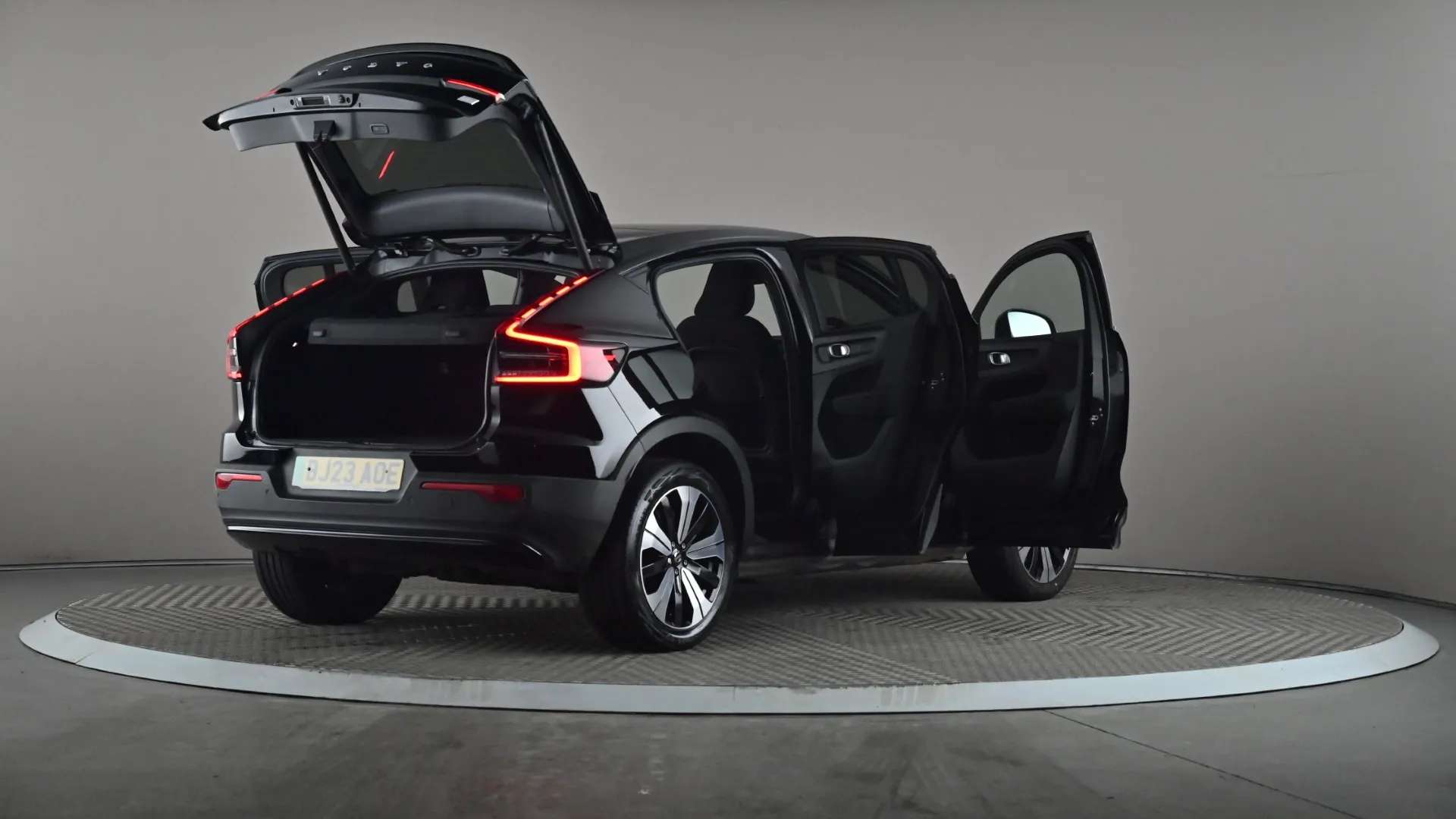 2023 VOLVO C40 2023 VOLVO C40