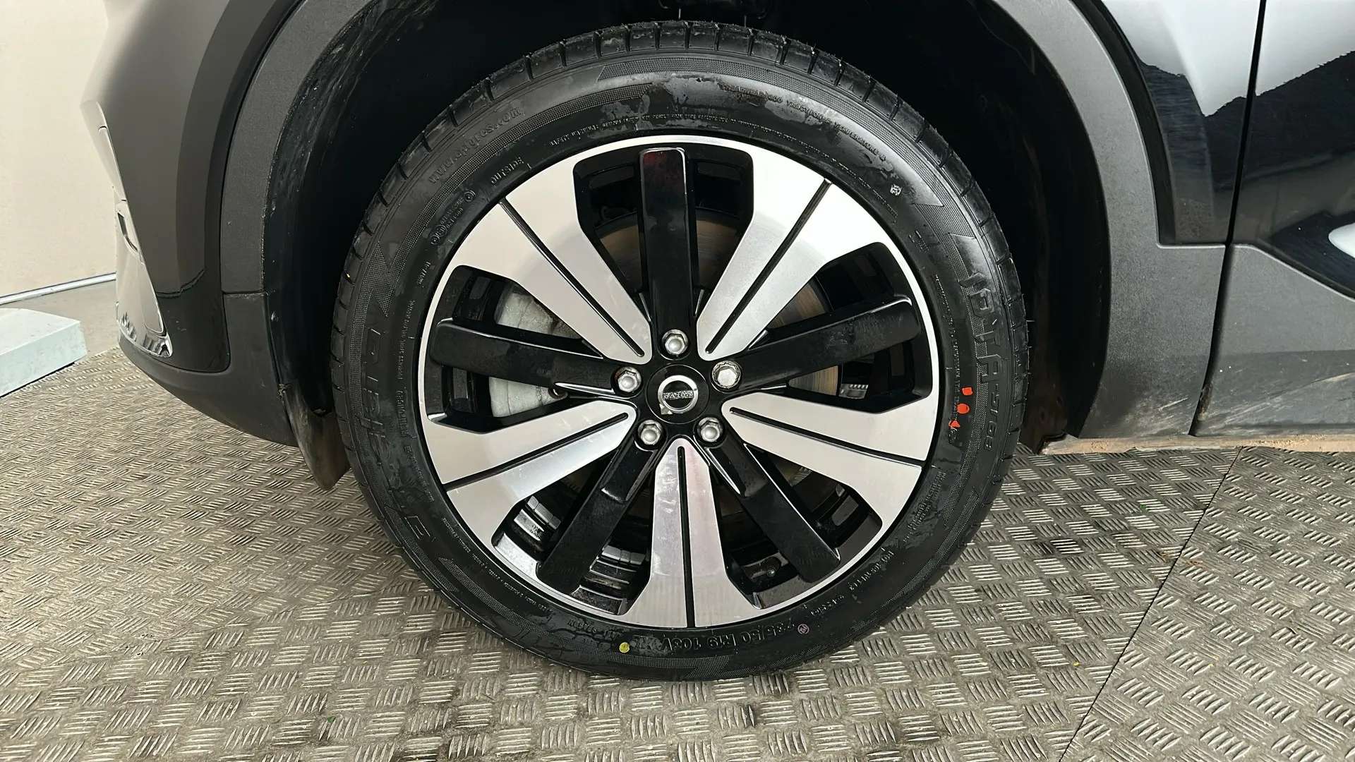 2023 VOLVO C40 2023 VOLVO C40