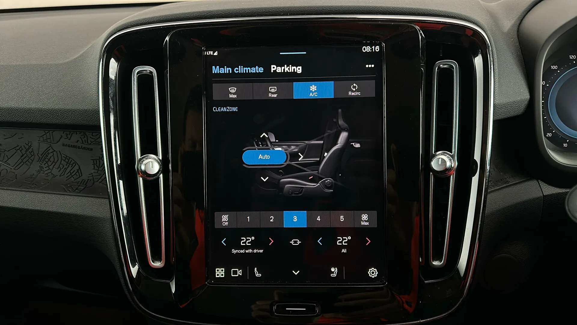 2023 VOLVO C40 2023 VOLVO C40