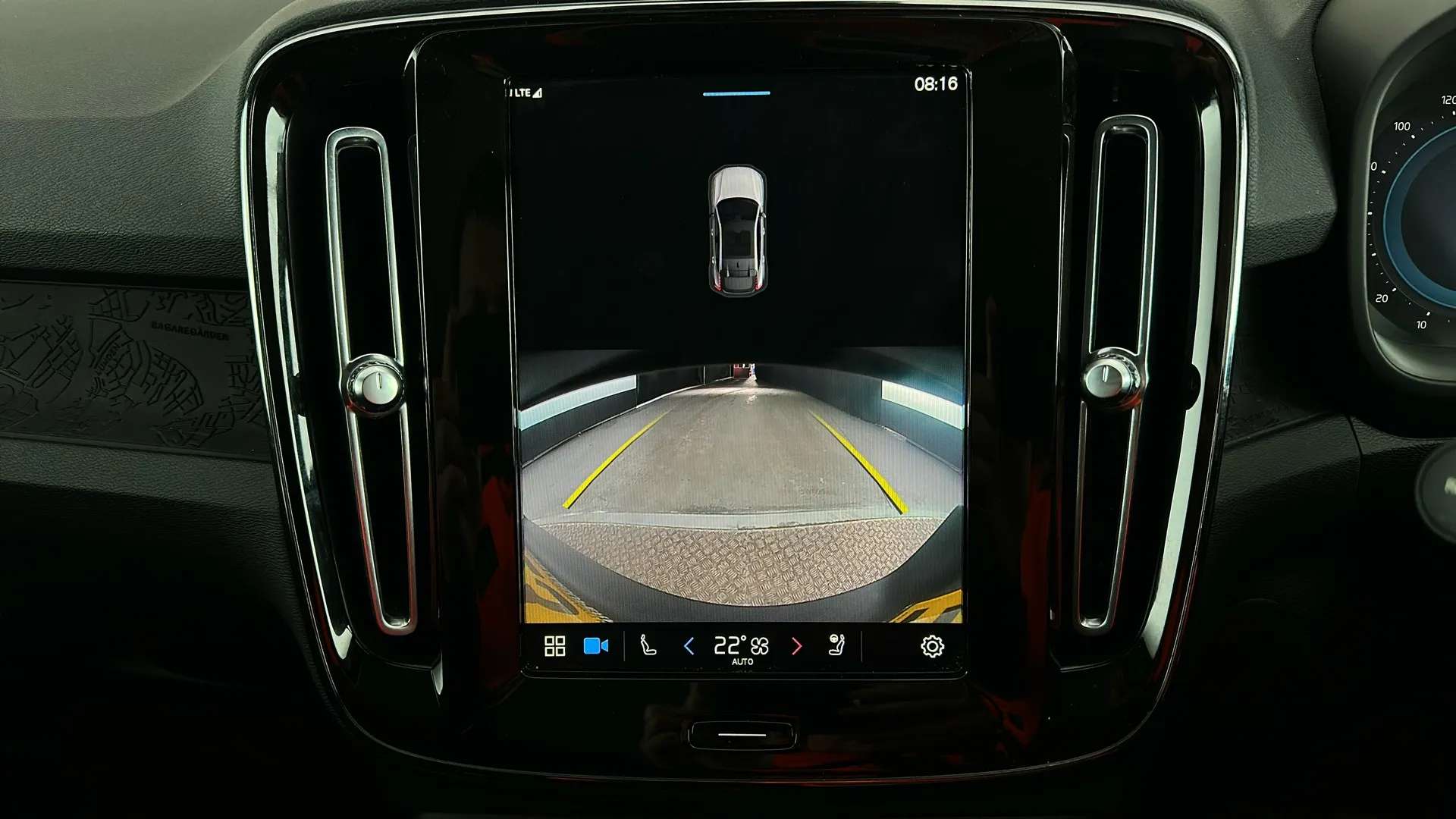 2023 VOLVO C40 2023 VOLVO C40