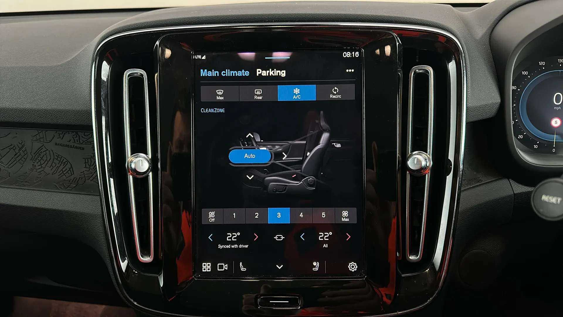 2023 VOLVO C40 2023 VOLVO C40