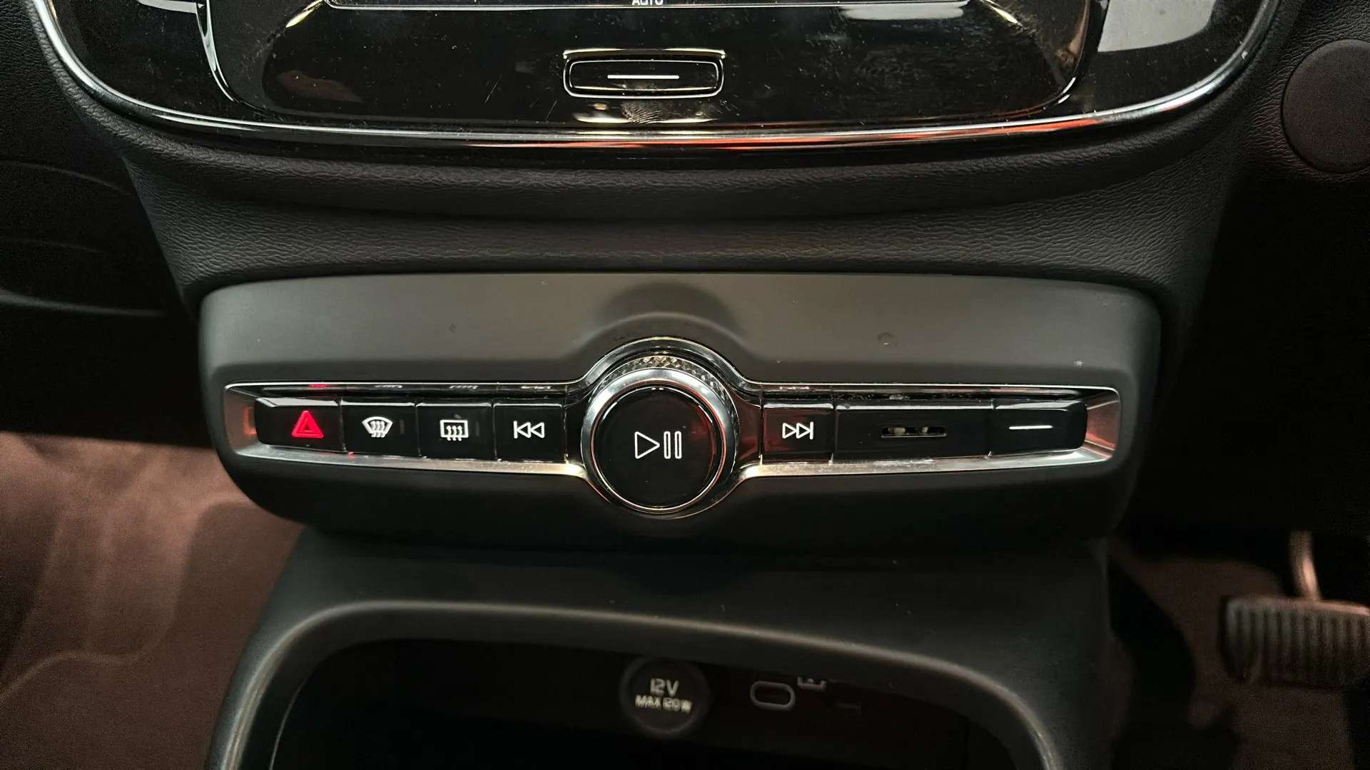 2023 VOLVO C40 2023 VOLVO C40