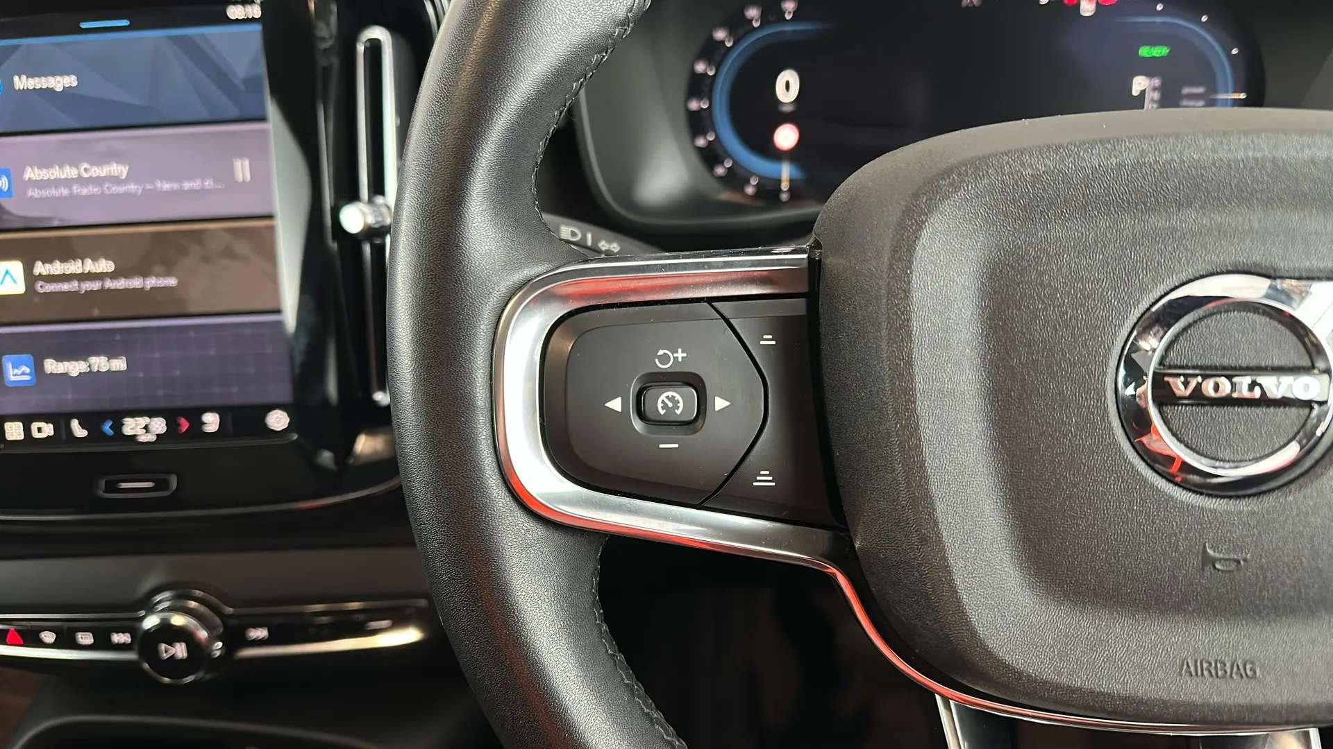 2023 VOLVO C40 2023 VOLVO C40