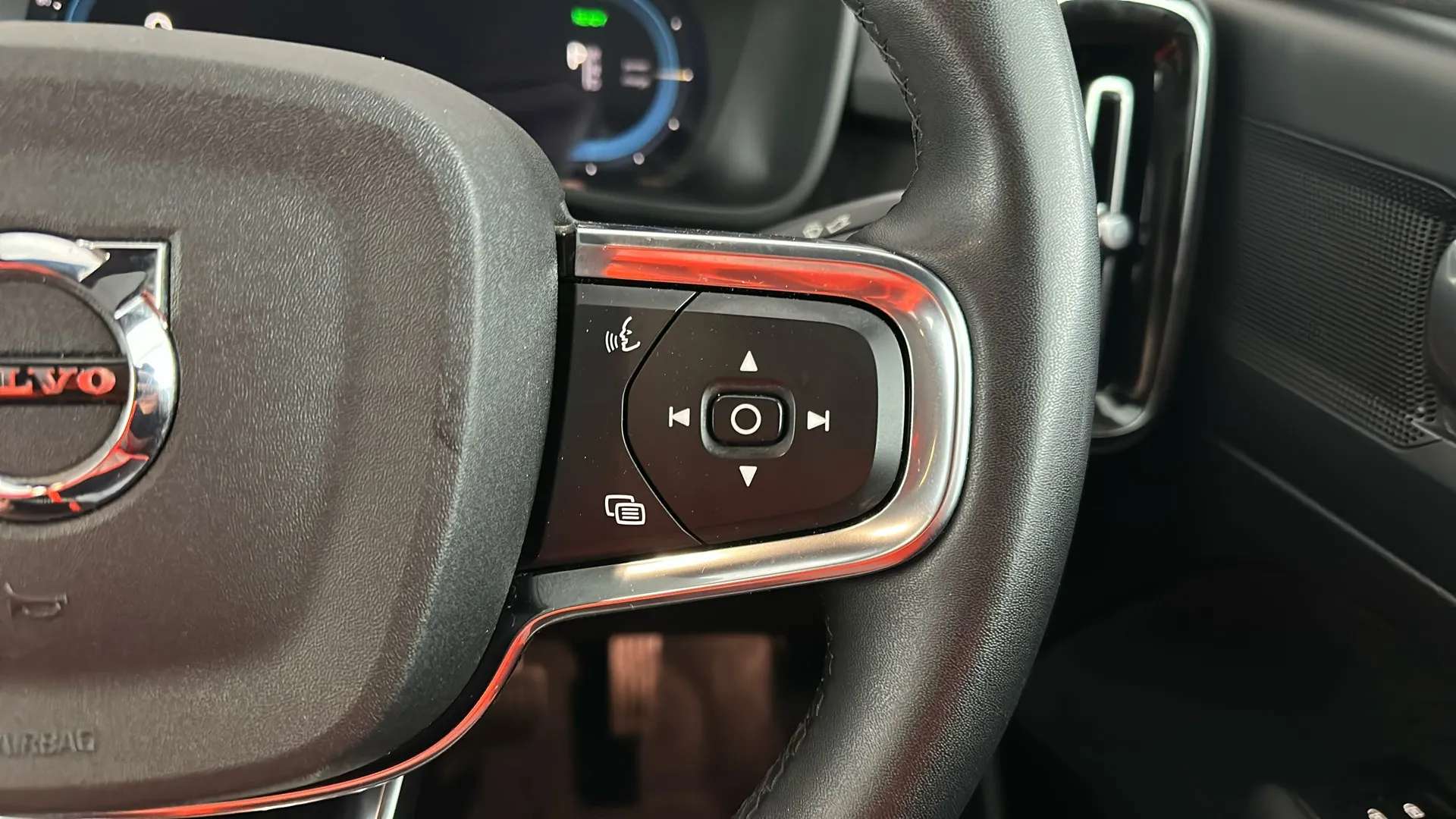 2023 VOLVO C40 2023 VOLVO C40