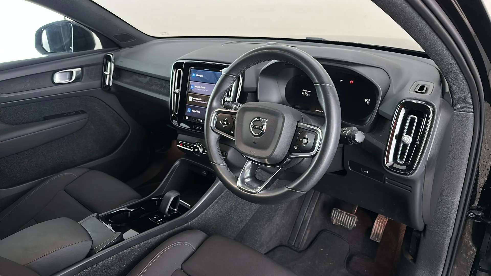 2023 VOLVO C40 2023 VOLVO C40