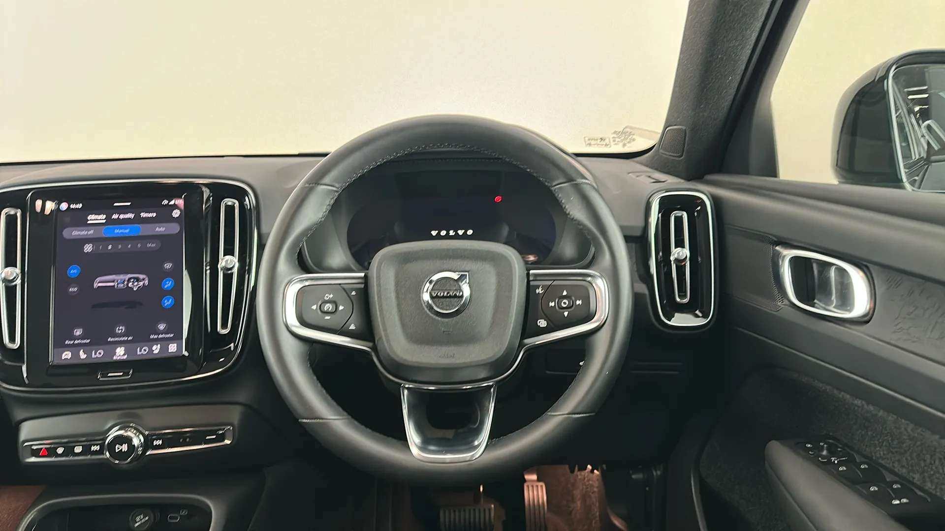 2023 VOLVO C40 2023 VOLVO C40