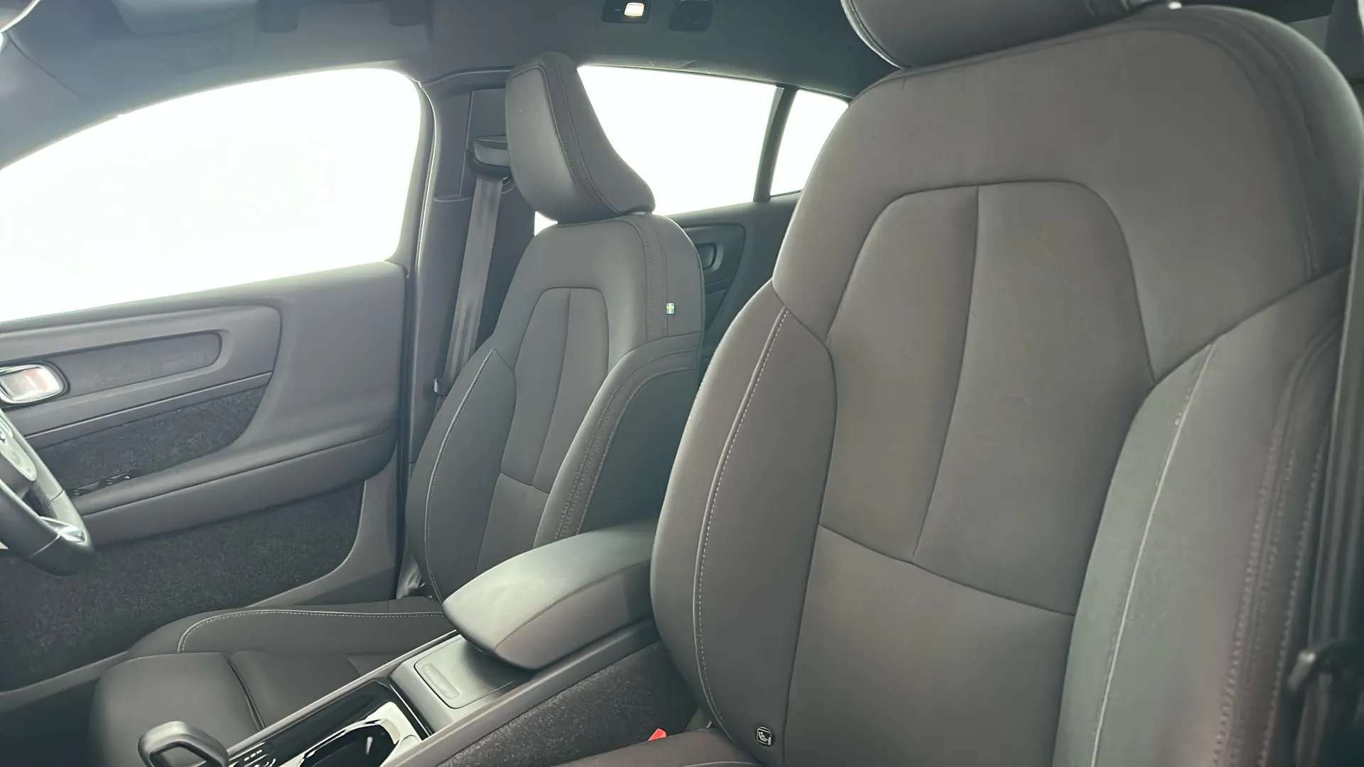2023 VOLVO C40 2023 VOLVO C40
