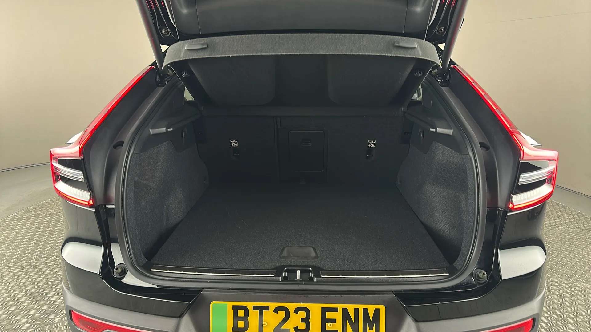 2023 VOLVO C40 2023 VOLVO C40
