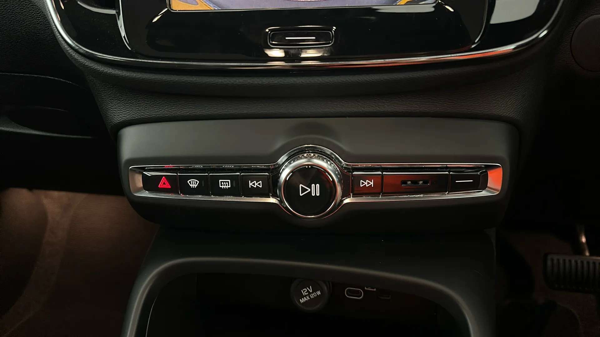 2023 VOLVO C40 2023 VOLVO C40