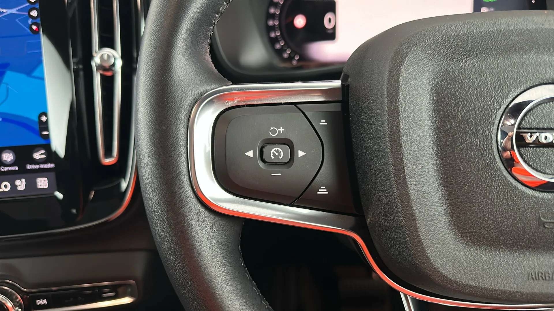 2023 VOLVO C40 2023 VOLVO C40