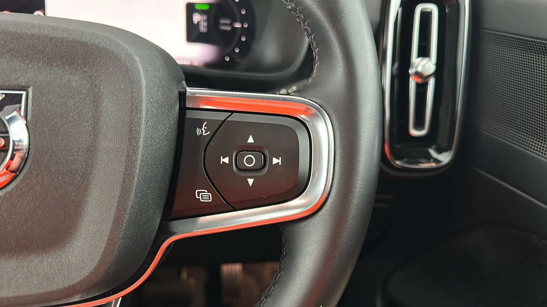 2023 VOLVO C40 2023 VOLVO C40