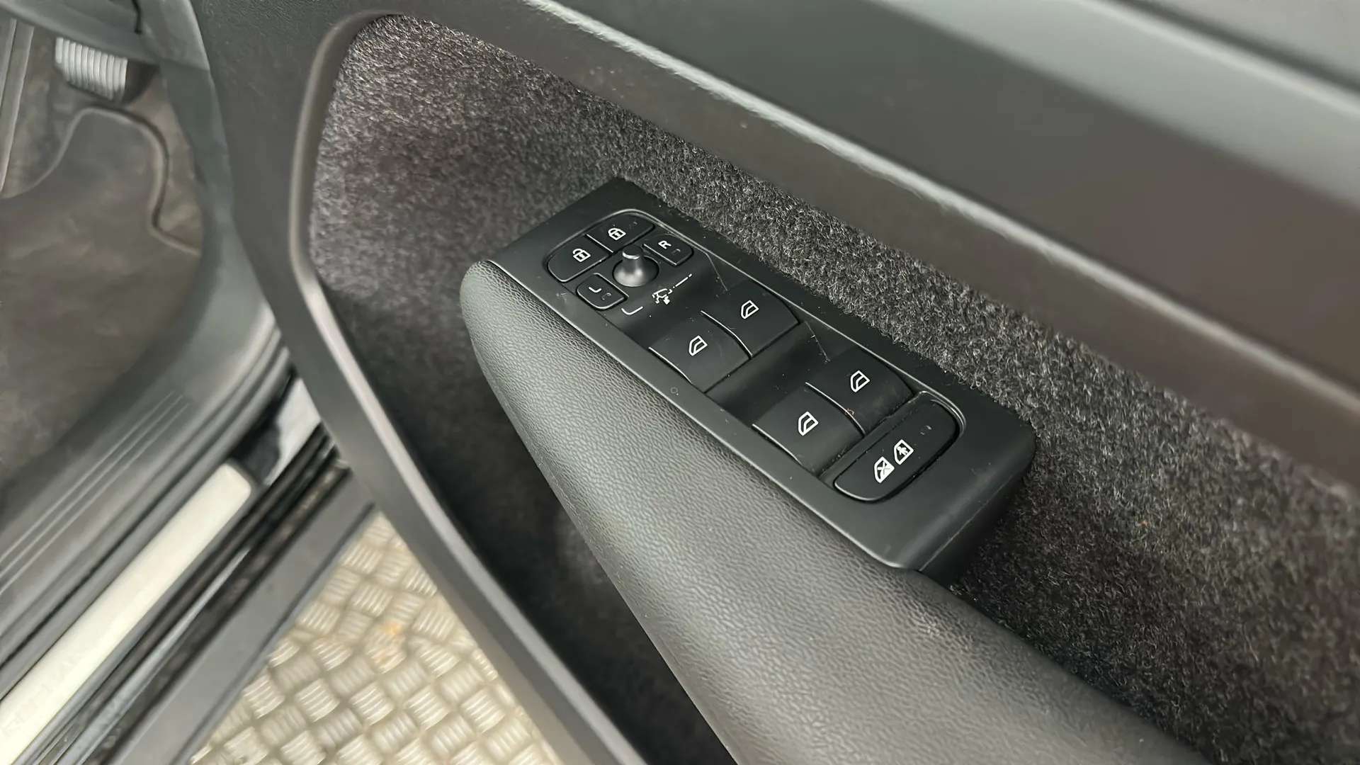 2023 VOLVO C40 2023 VOLVO C40