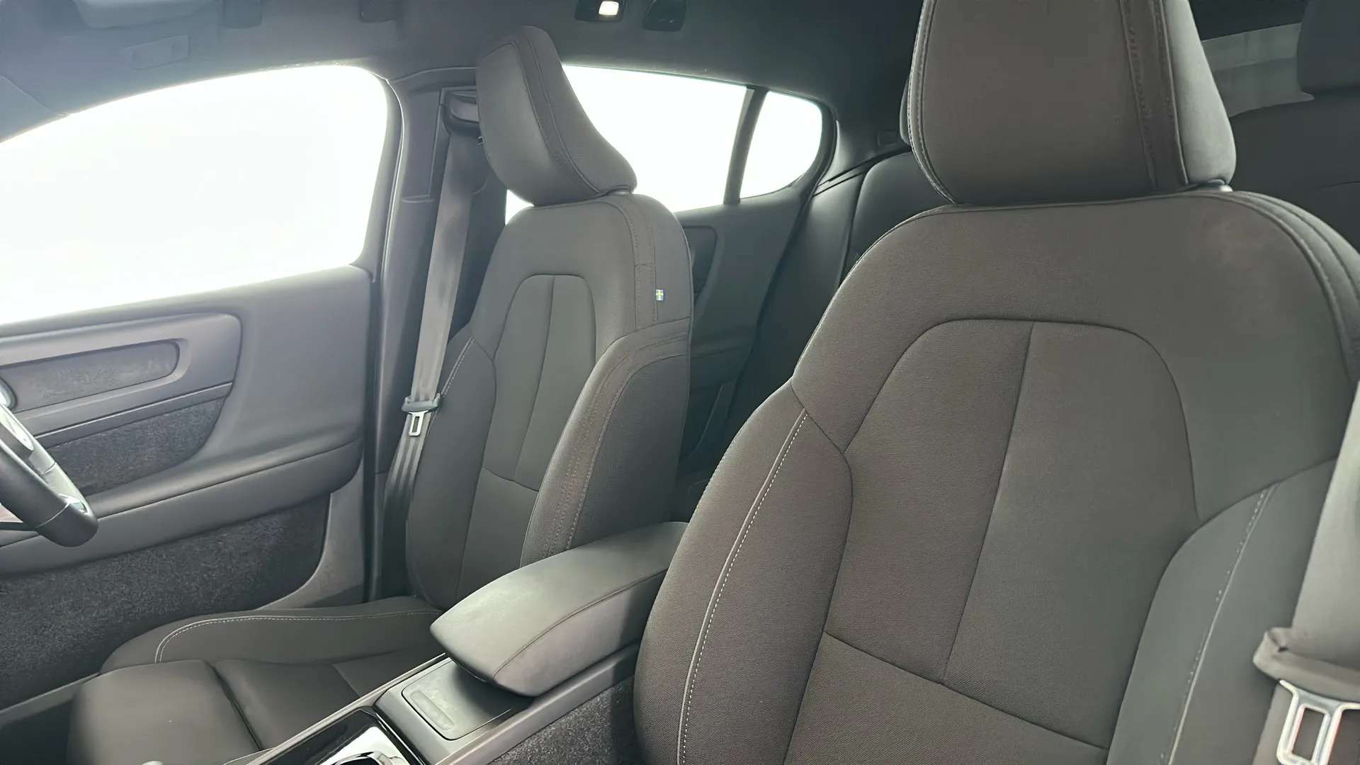 2023 VOLVO C40 2023 VOLVO C40