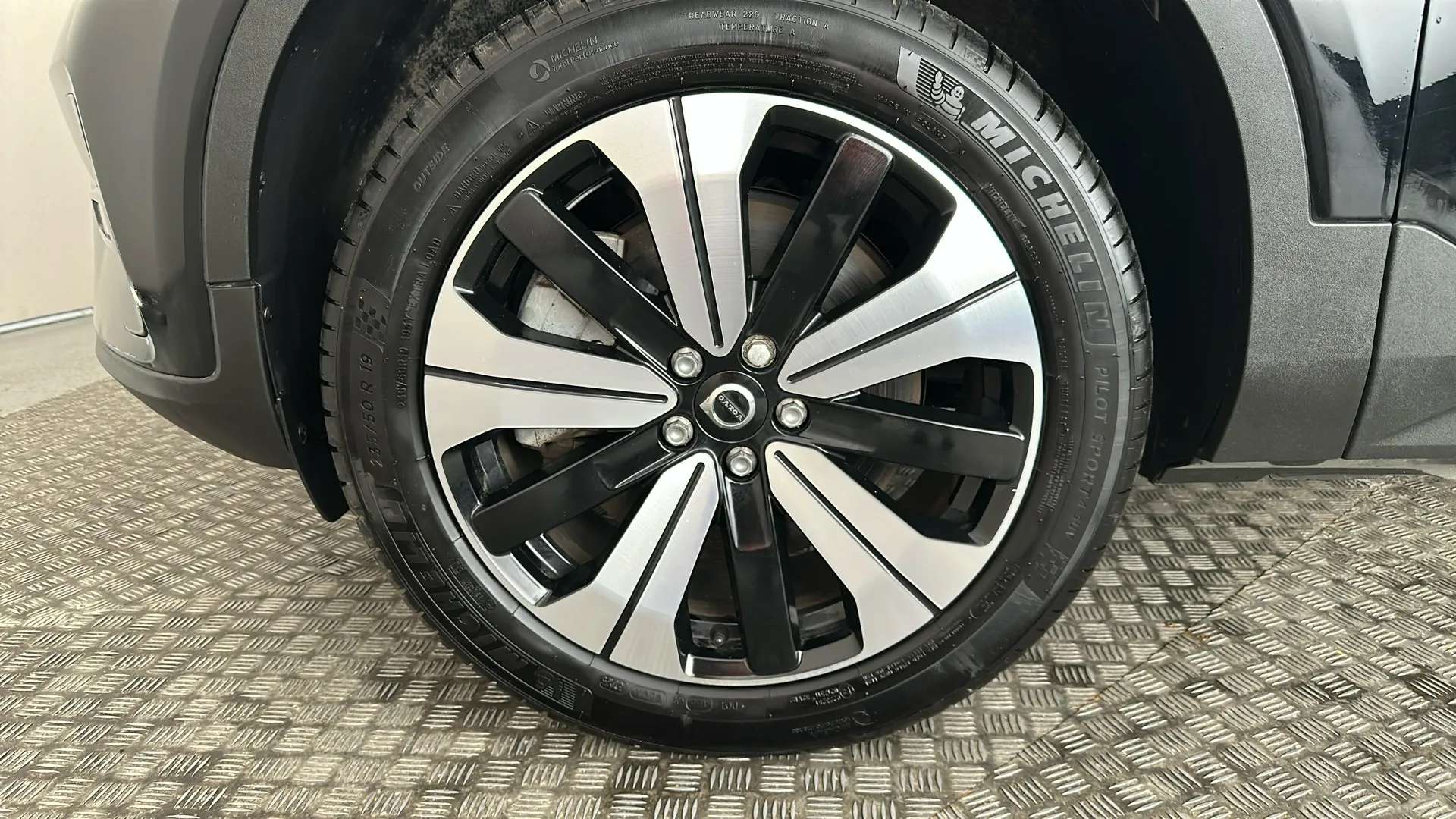 2023 VOLVO C40 2023 VOLVO C40