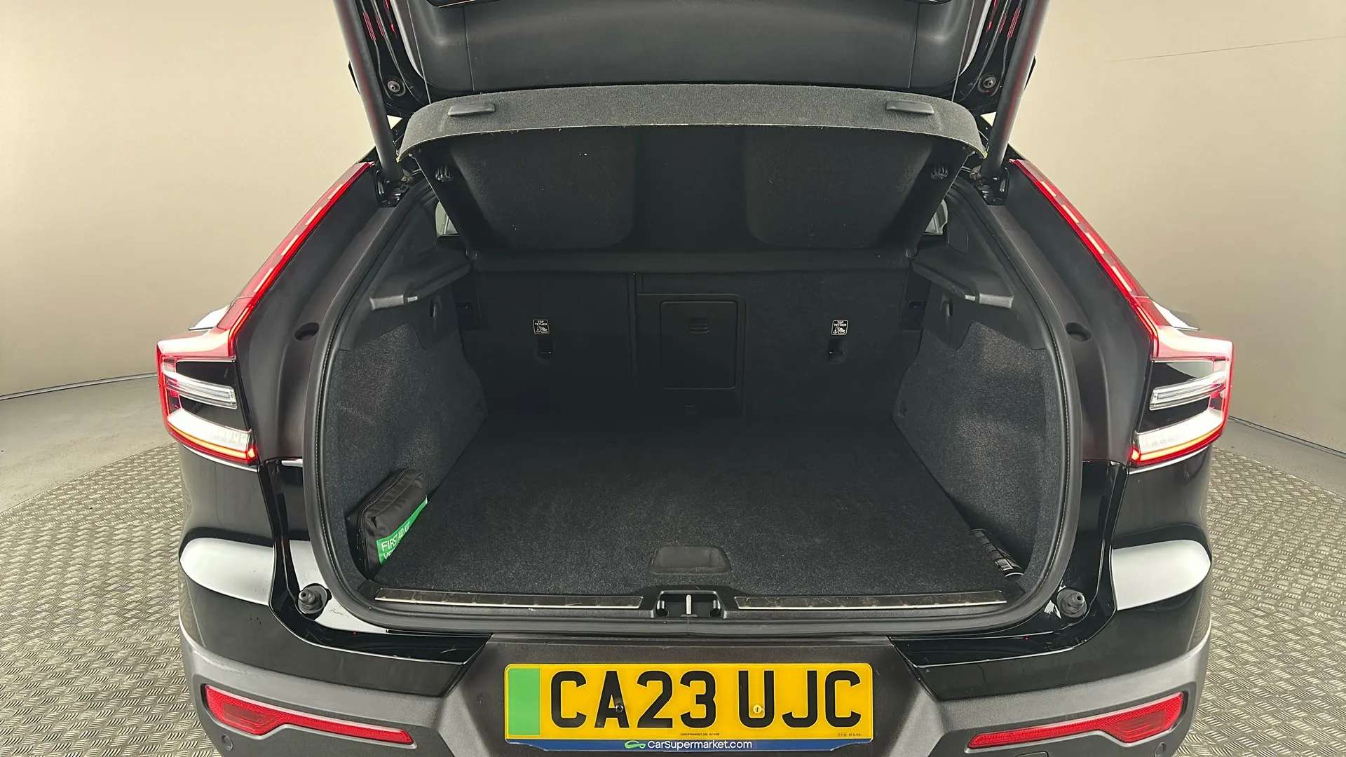 2023 VOLVO C40 2023 VOLVO C40