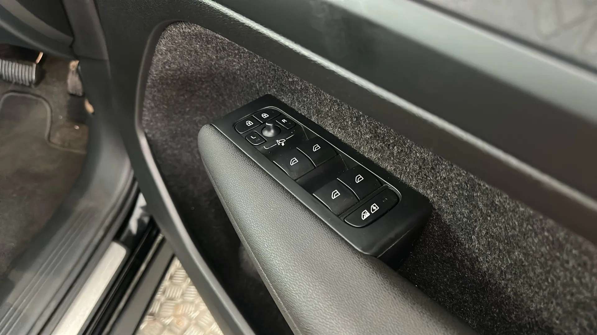 2023 VOLVO C40 2023 VOLVO C40