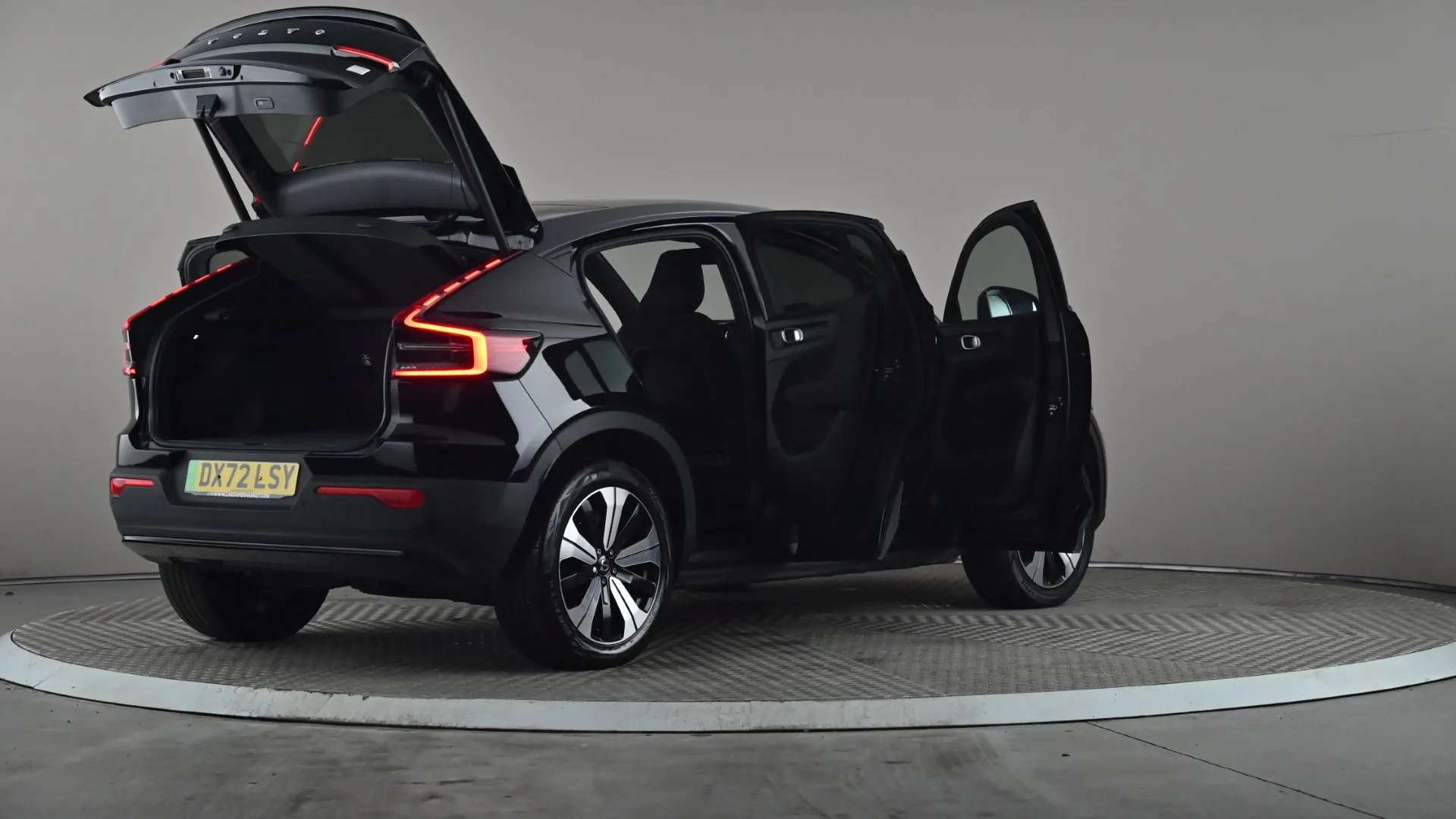 2022 VOLVO C40 2022 VOLVO C40