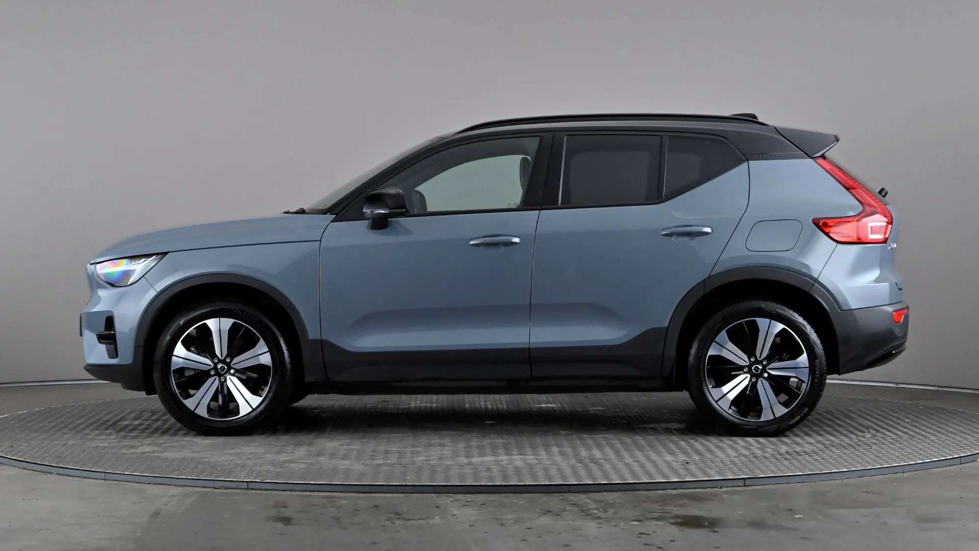 A 2022 VOLVO XC40 170kW Recharge Core 69kWh Auto A 2022 VOLVO XC40 170kW Recharge Core 69kWh Auto