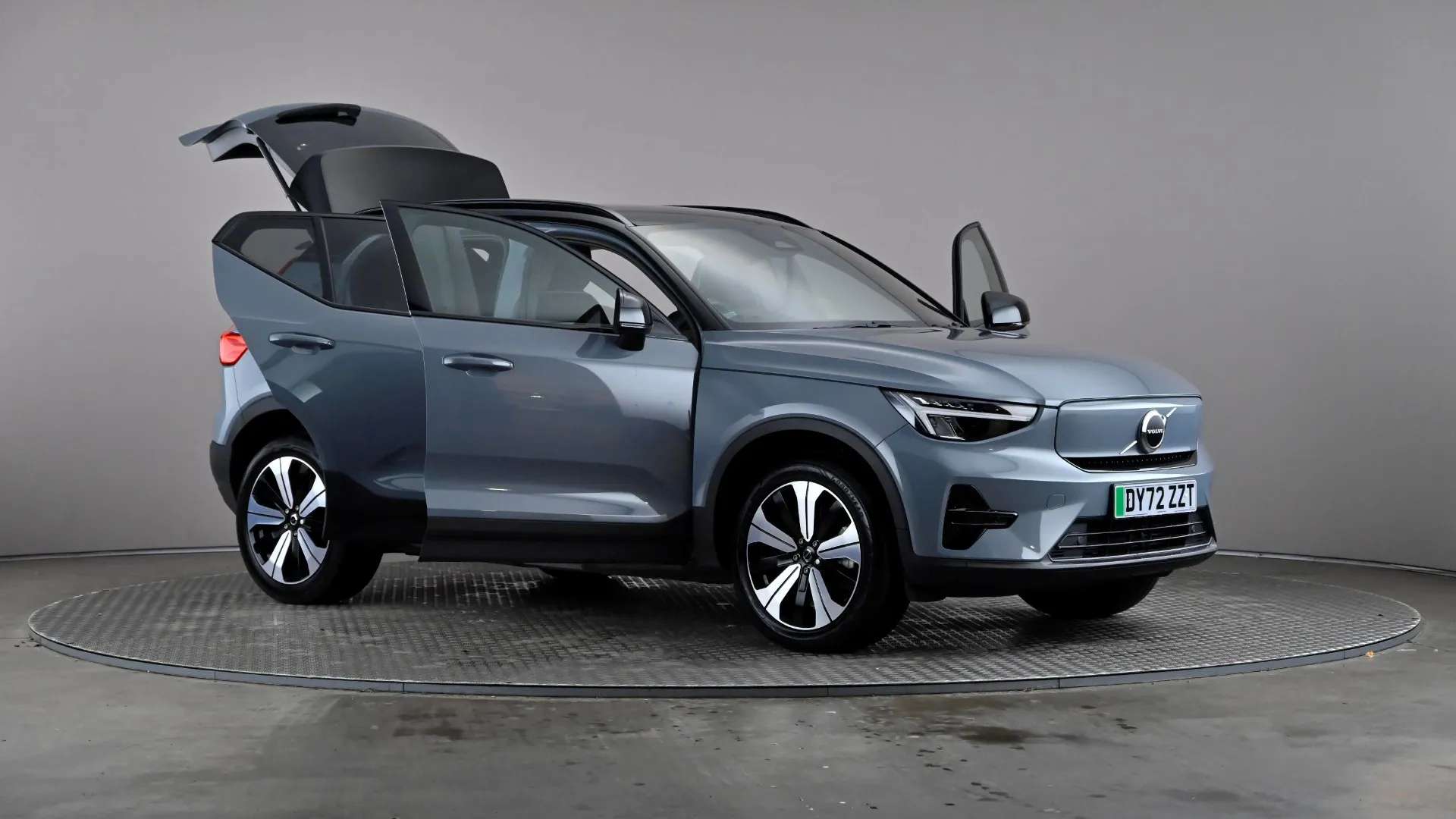 2022 VOLVO XC40 2022 VOLVO XC40