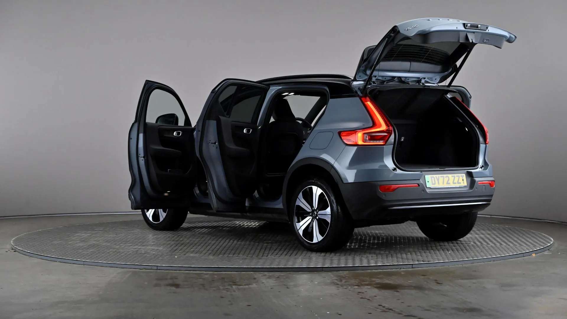 2022 VOLVO XC40 2022 VOLVO XC40