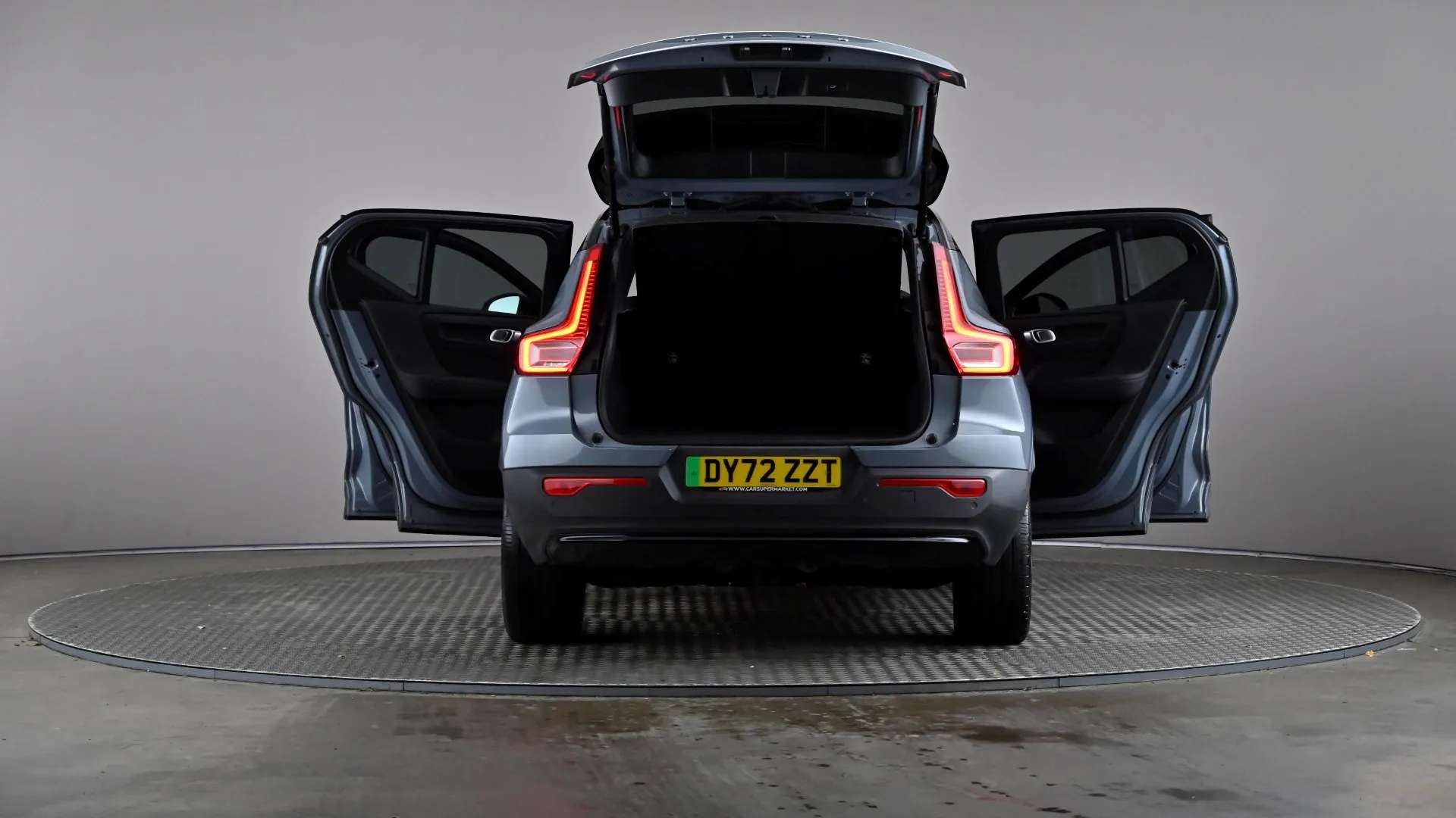 2022 VOLVO XC40 2022 VOLVO XC40