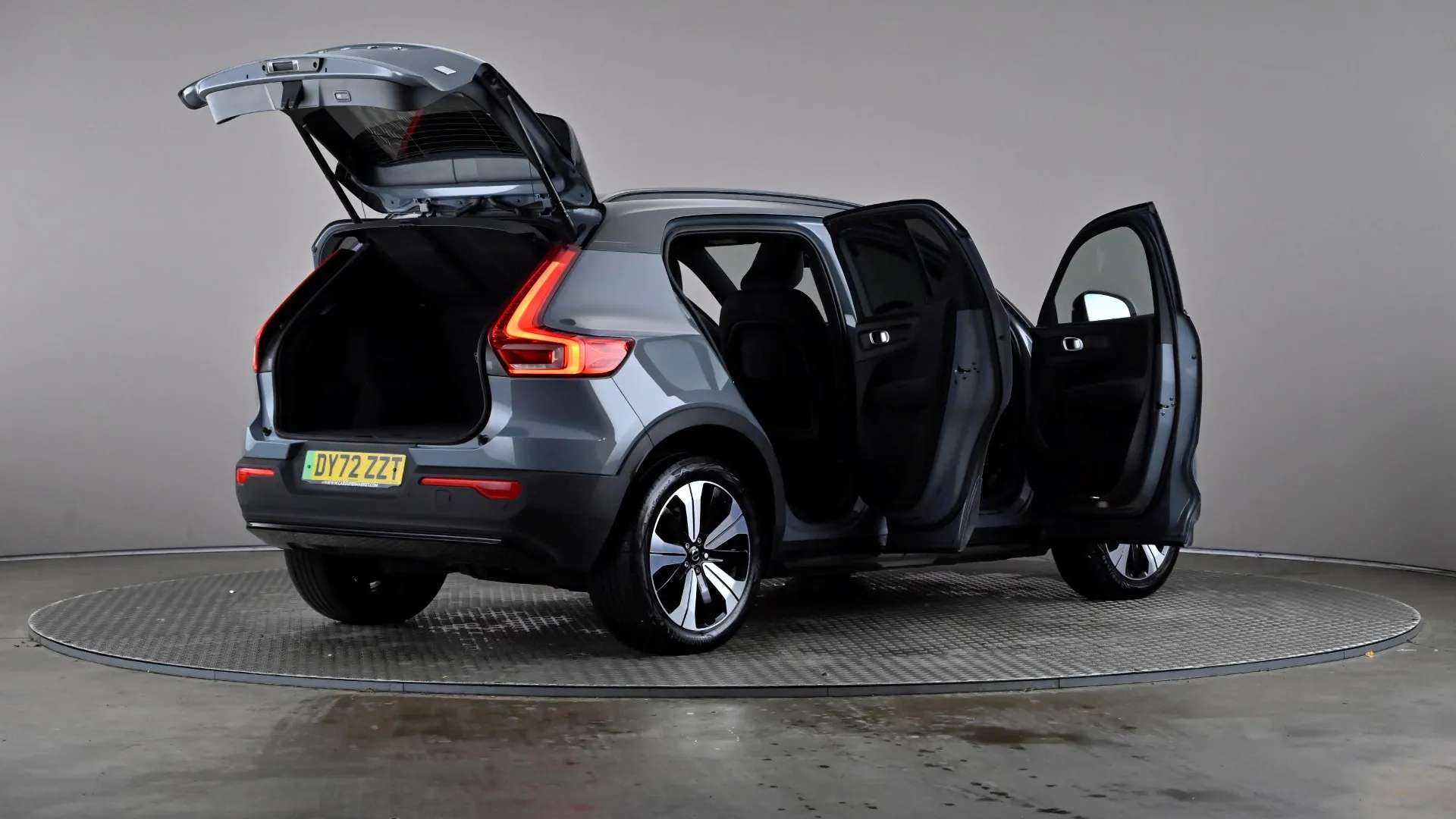 2022 VOLVO XC40 2022 VOLVO XC40