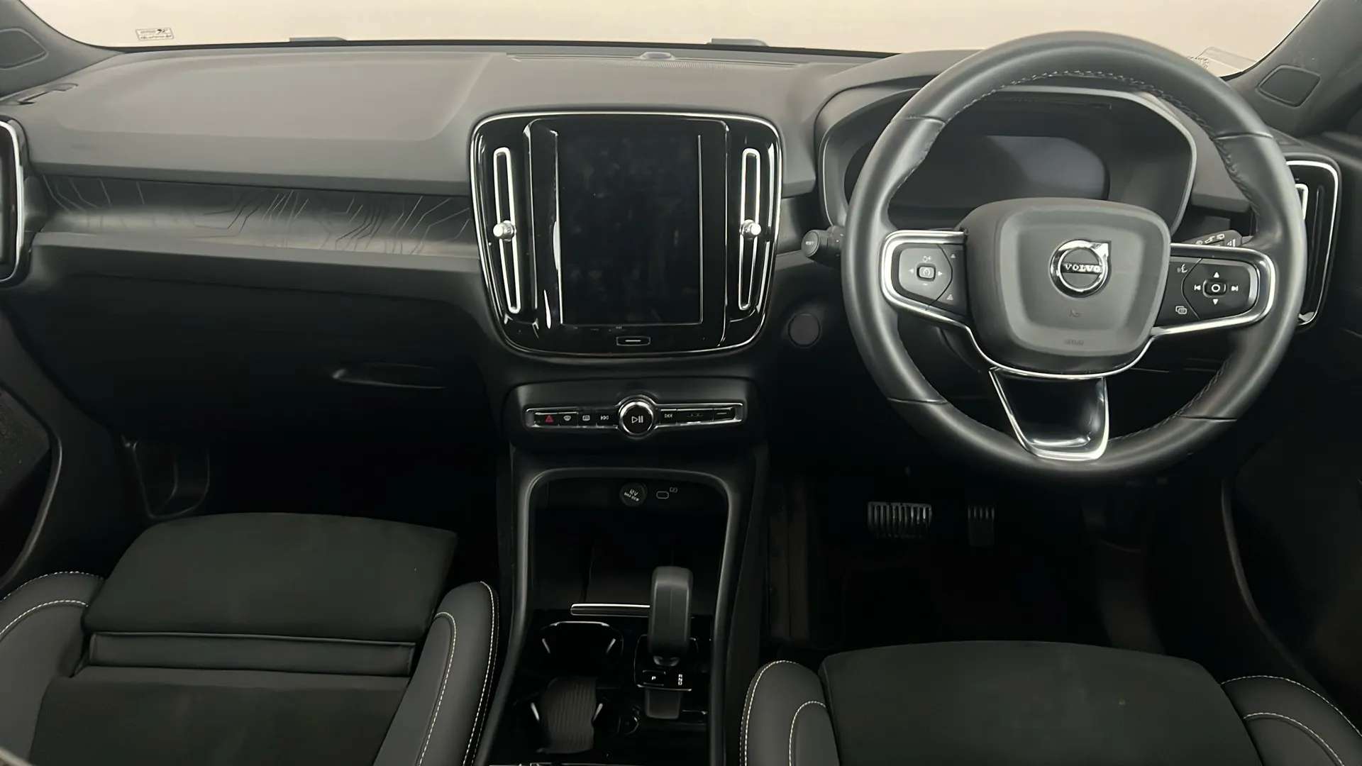 2022 VOLVO XC40 2022 VOLVO XC40