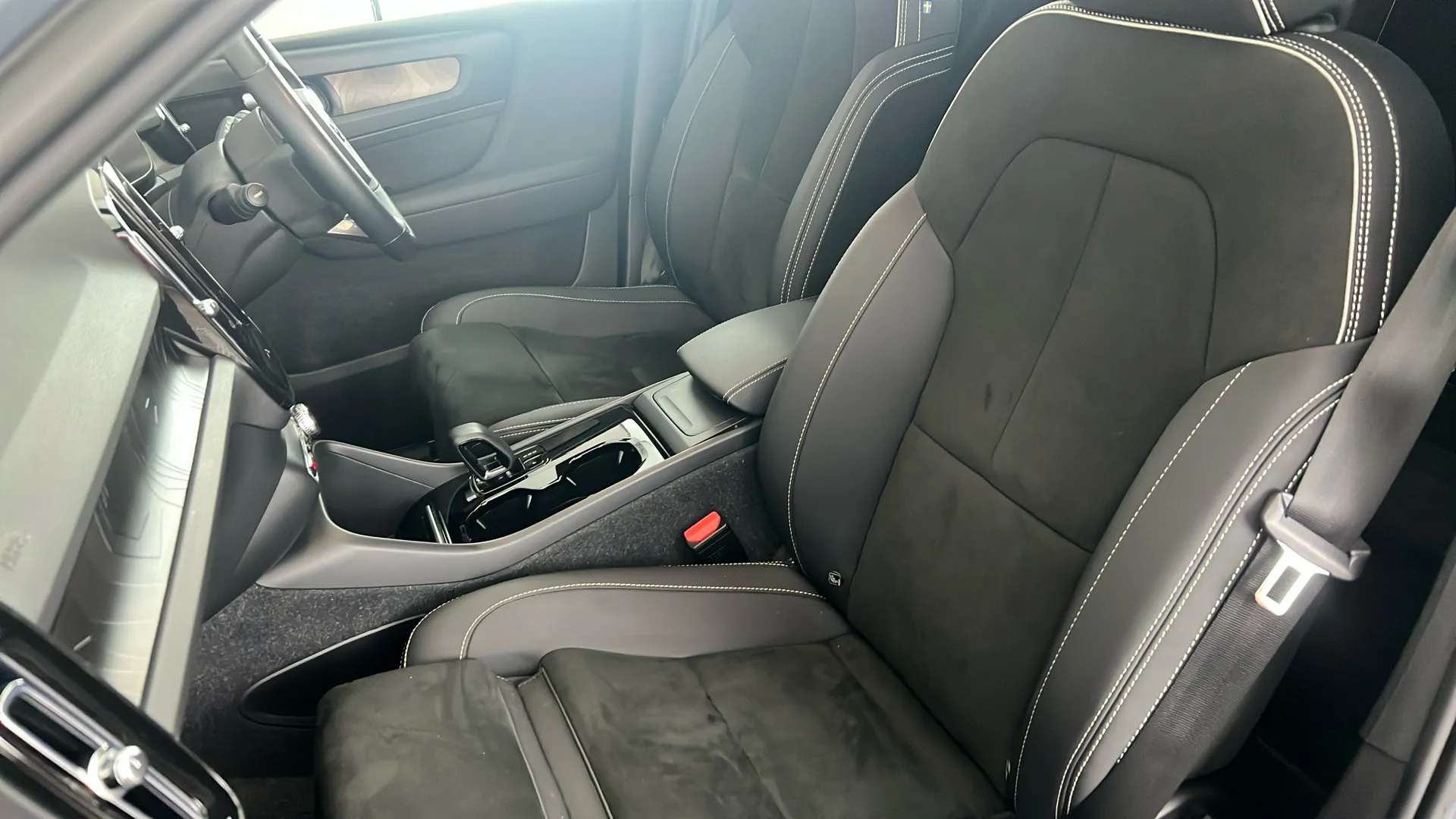 2022 VOLVO XC40 2022 VOLVO XC40