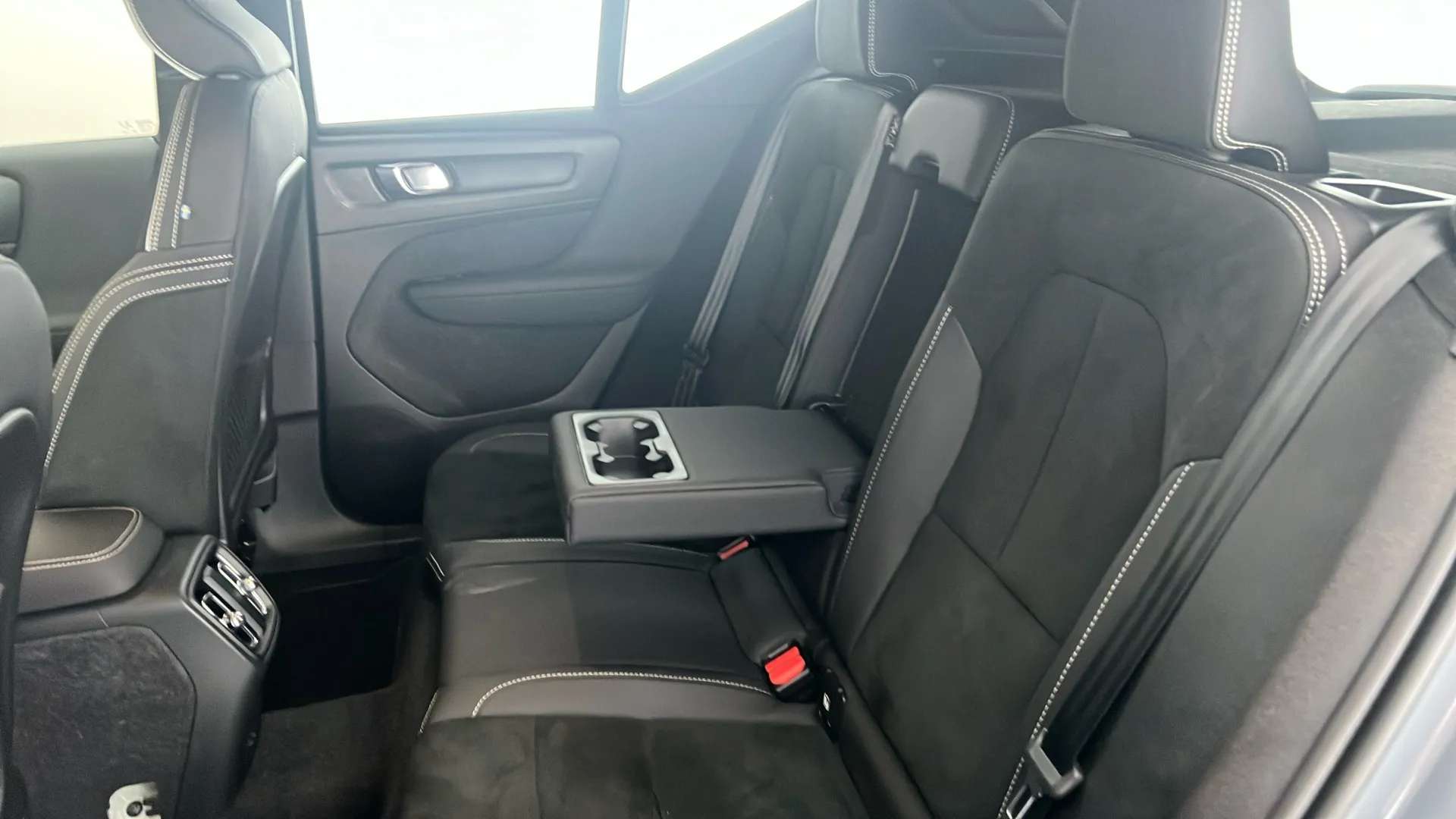 2022 VOLVO XC40 2022 VOLVO XC40