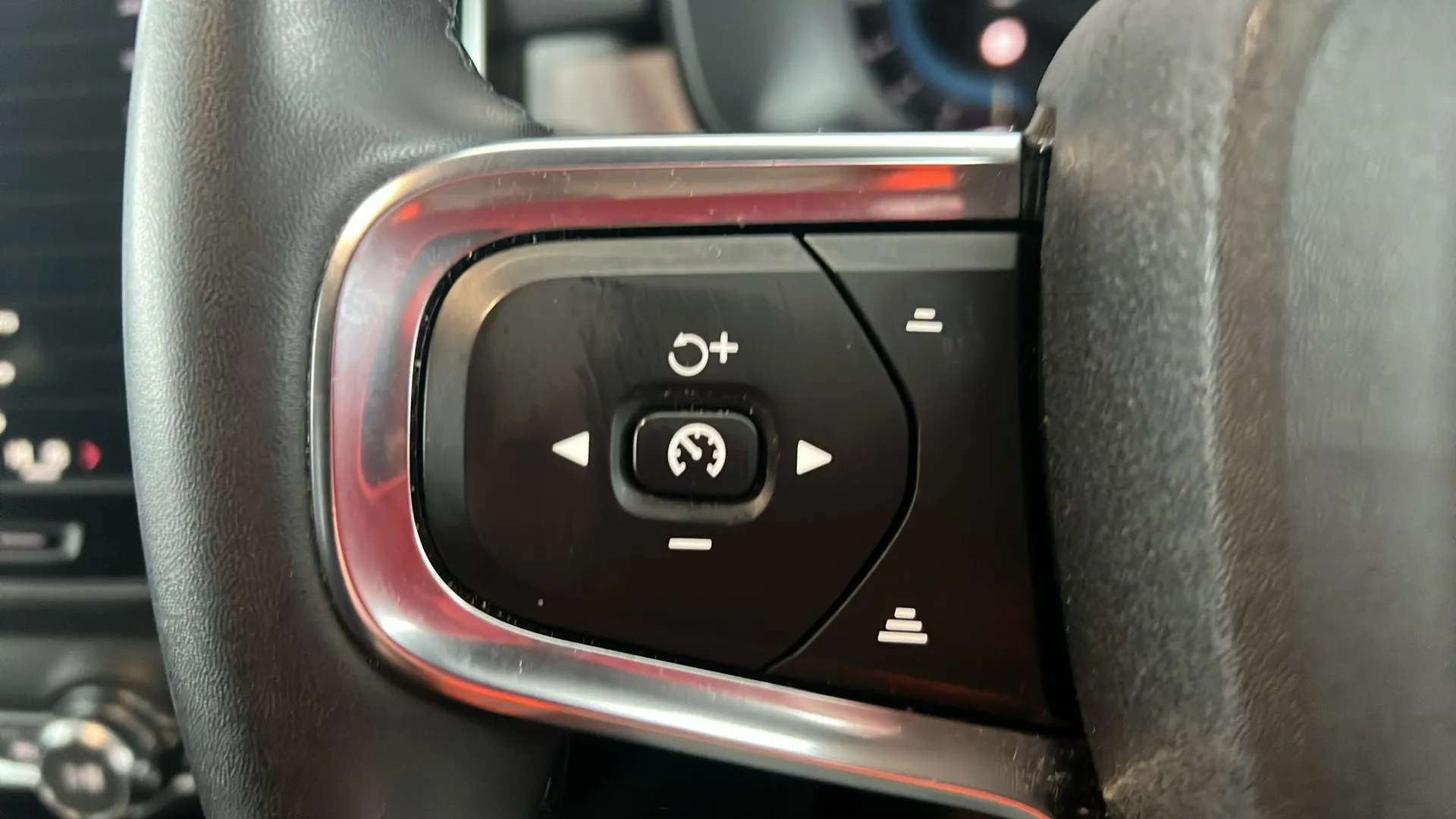 2022 VOLVO XC40 2022 VOLVO XC40