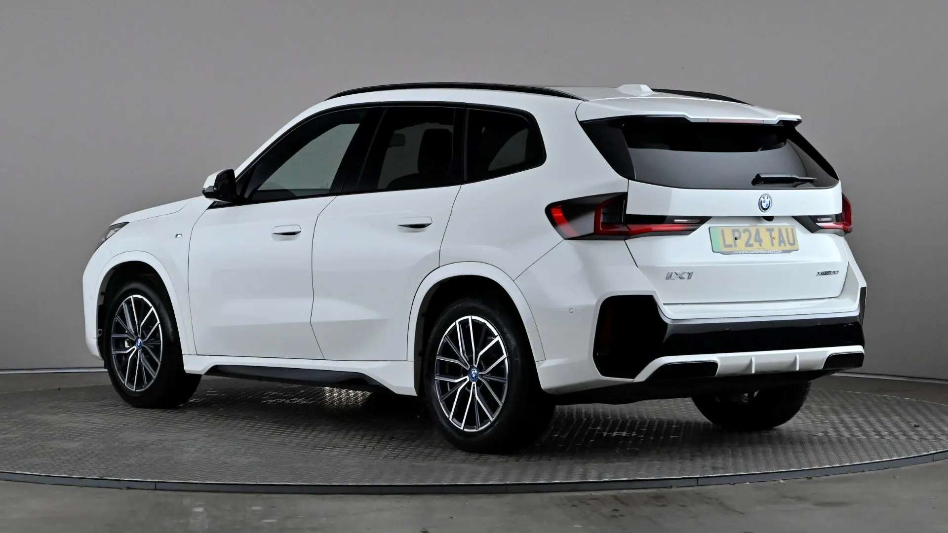 2024 BMW IX1 2024 BMW IX1