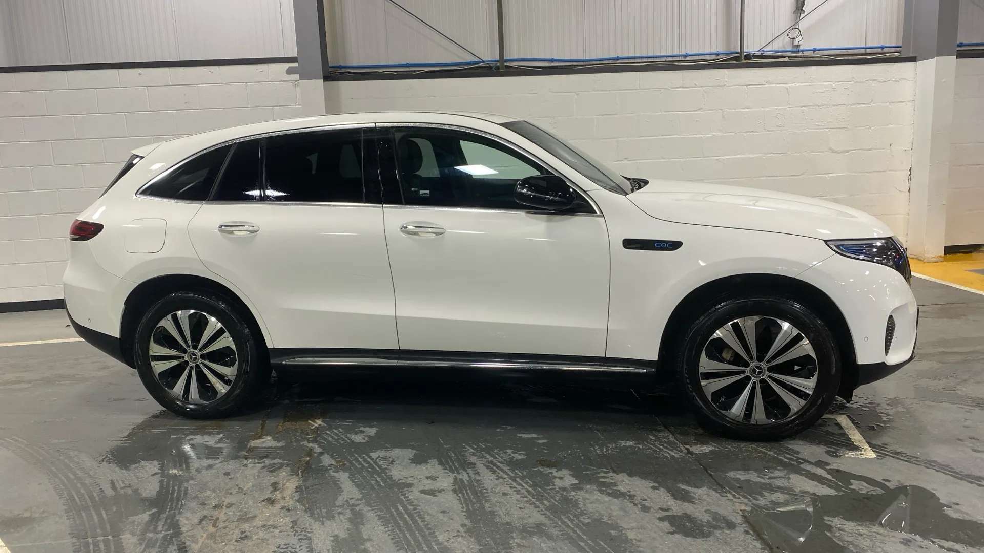 A 2022 MERCEDES-BENZ EQC EQC 400 300kW Sport 80kWh Auto A 2022 MERCEDES-BENZ EQC EQC 400 300kW Sport 80kWh Auto