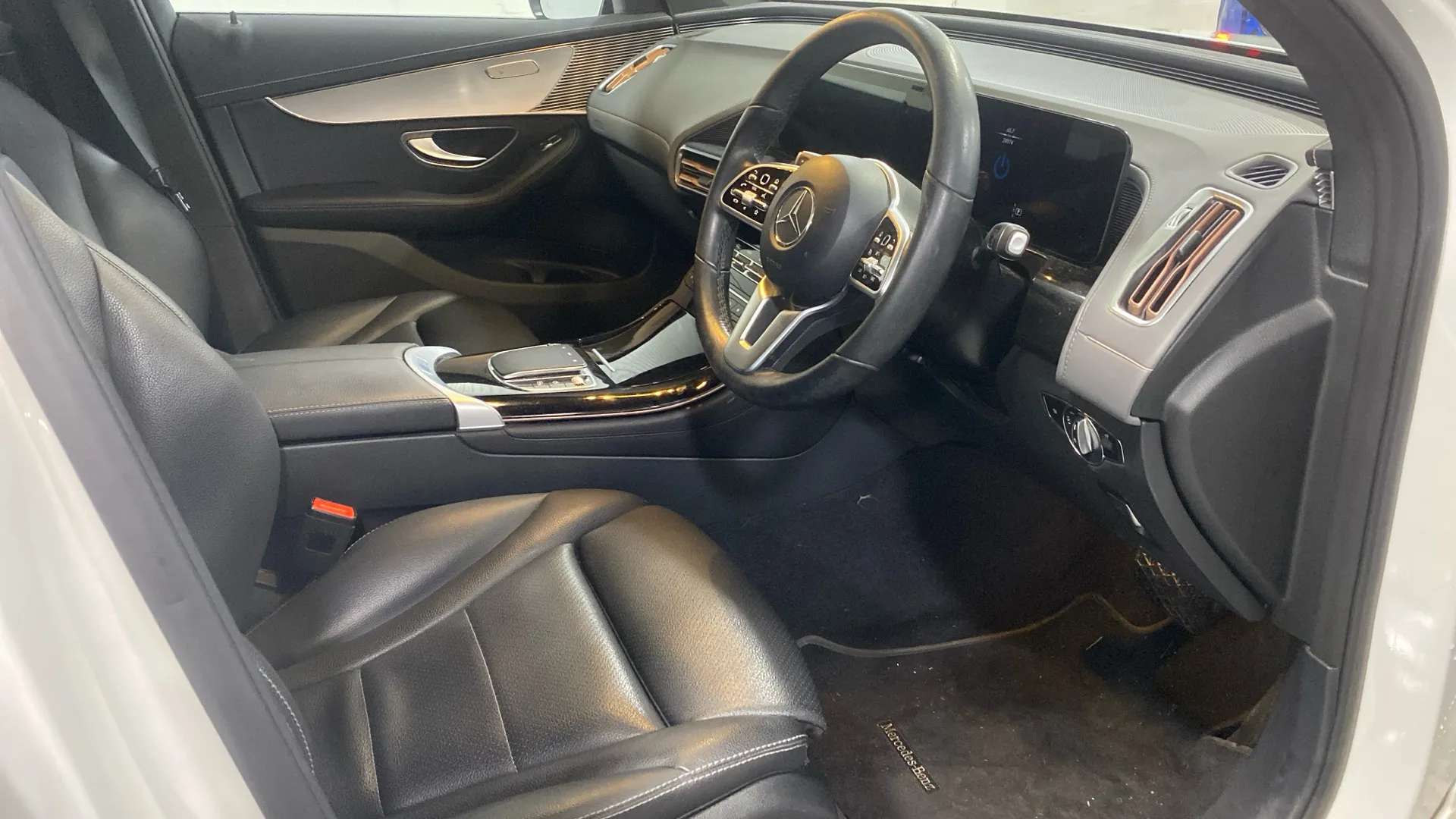 A 2022 MERCEDES-BENZ EQC EQC 400 300kW Sport 80kWh Auto A 2022 MERCEDES-BENZ EQC EQC 400 300kW Sport 80kWh Auto