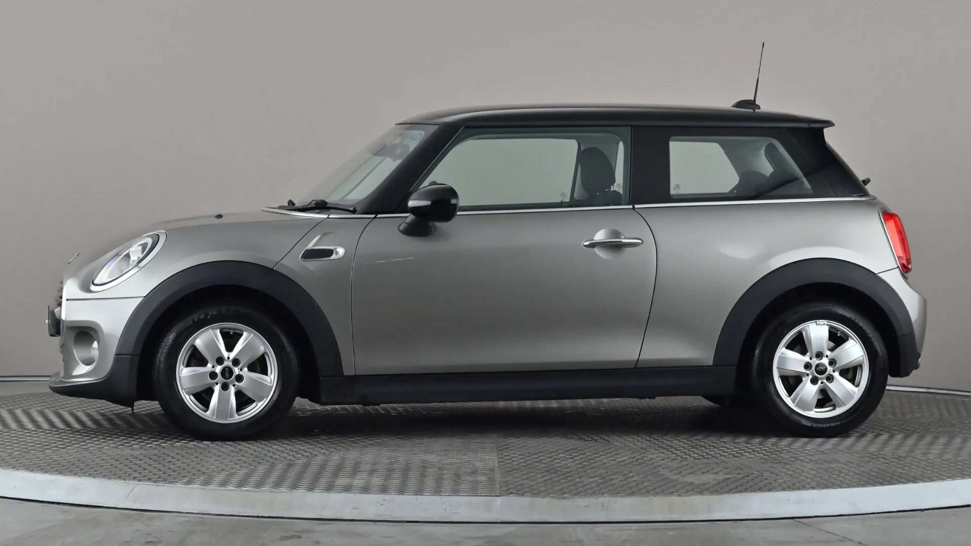 A 2019 MINI HATCH 1.5 Cooper Classic II A 2019 MINI HATCH 1.5 Cooper Classic II