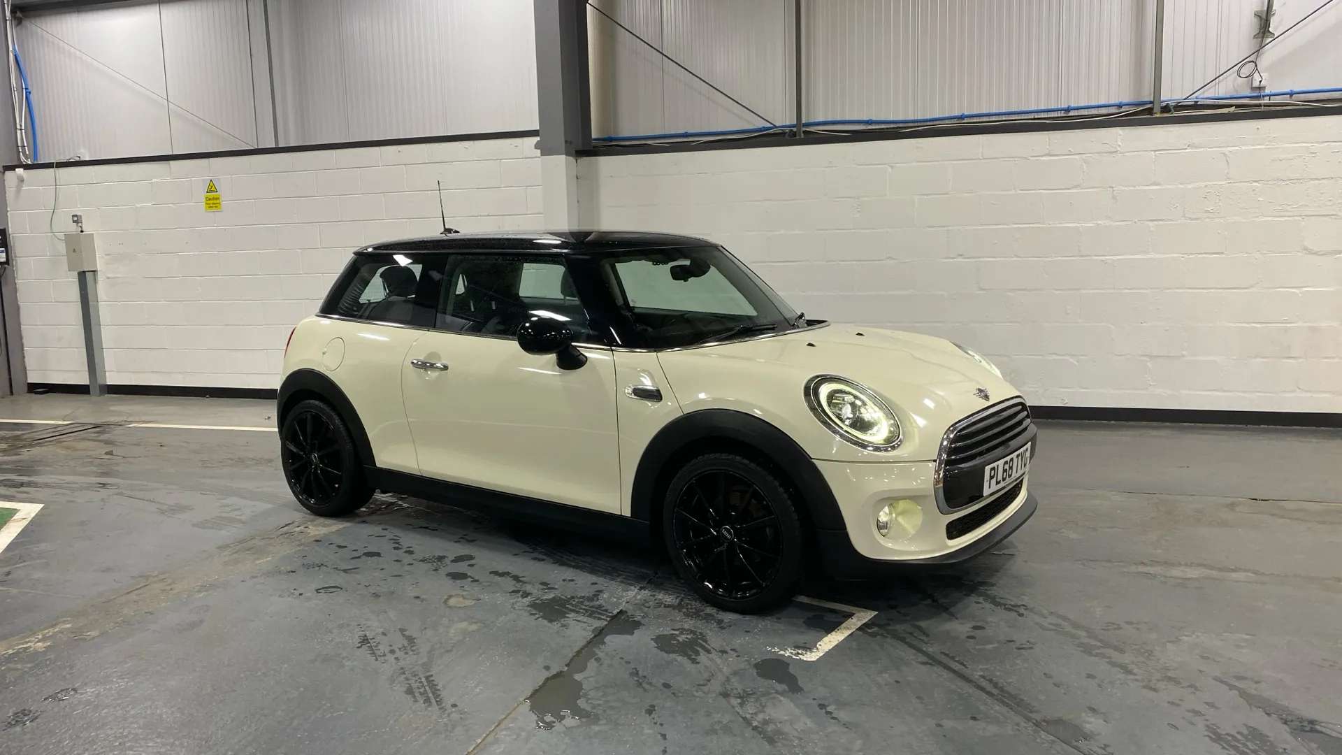 A 2019 MINI HATCH 1.5 Cooper Classic II A 2019 MINI HATCH 1.5 Cooper Classic II