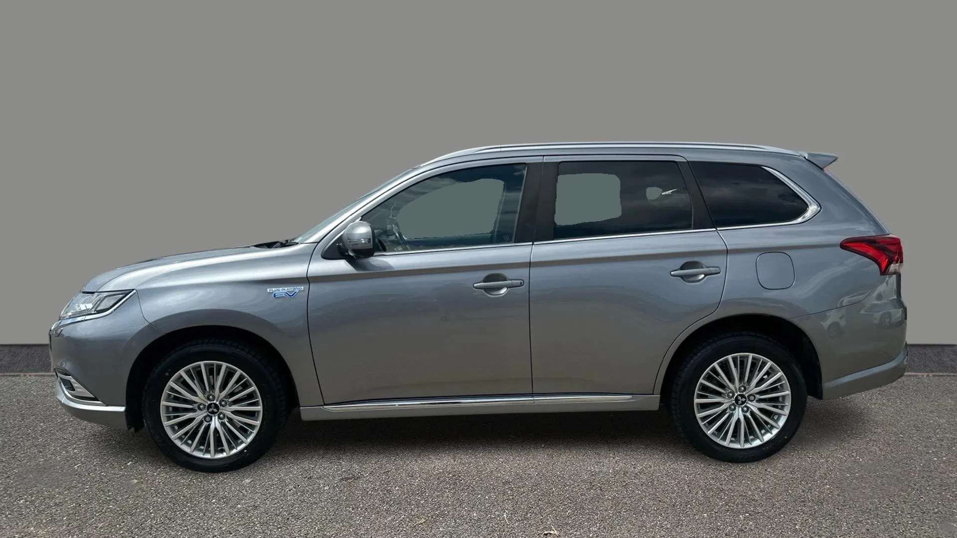A 2019 MITSUBISHI OUTLANDER 2.4 PHEV 4h Auto A 2019 MITSUBISHI OUTLANDER 2.4 PHEV 4h Auto
