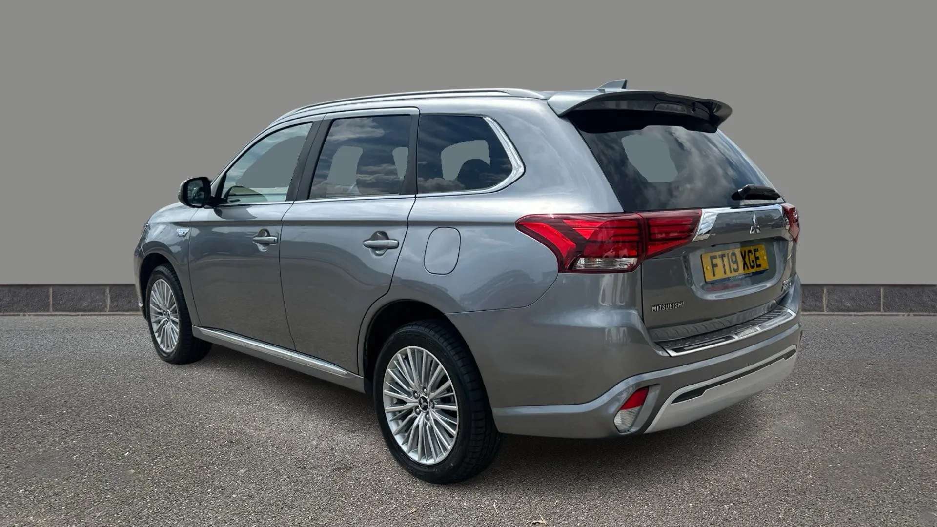 A 2019 MITSUBISHI OUTLANDER 2.4 PHEV 4h Auto A 2019 MITSUBISHI OUTLANDER 2.4 PHEV 4h Auto