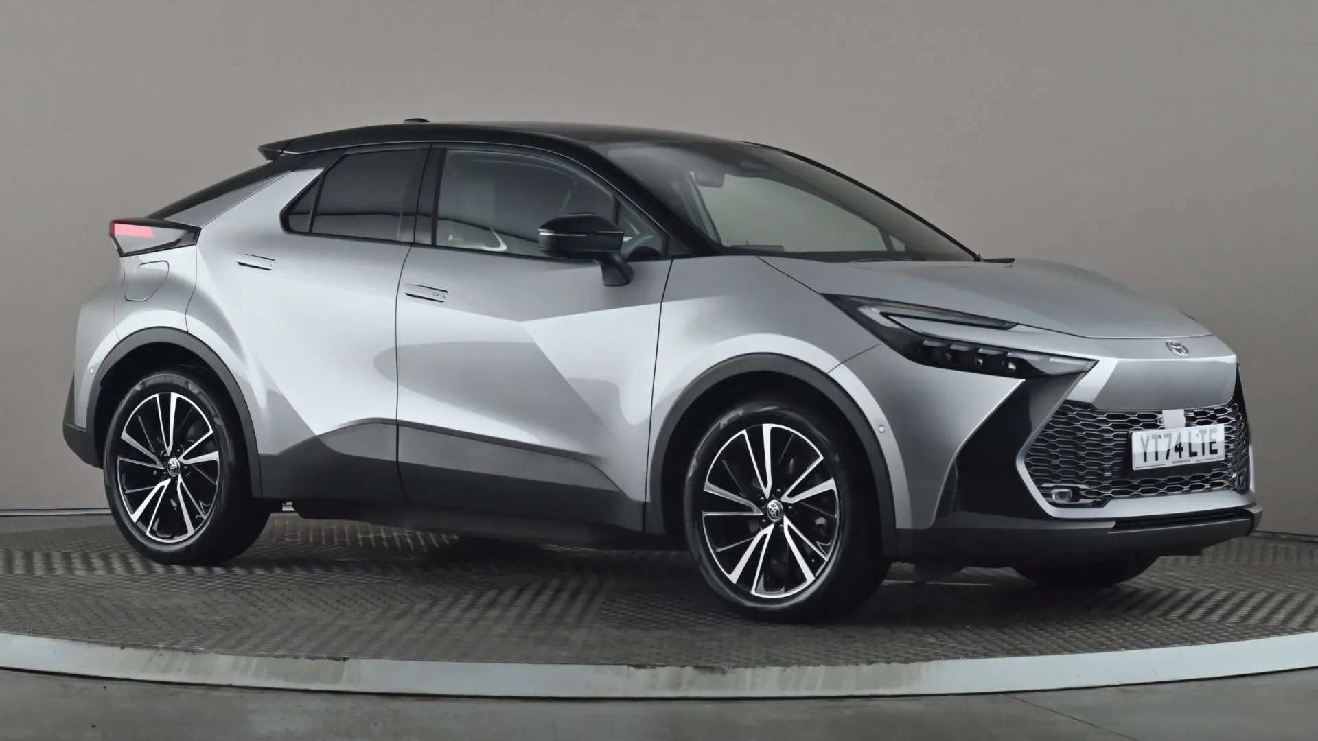 A 2024 TOYOTA C-HR 2.0 PHEV Excel CVT A 2024 TOYOTA C-HR 2.0 PHEV Excel CVT