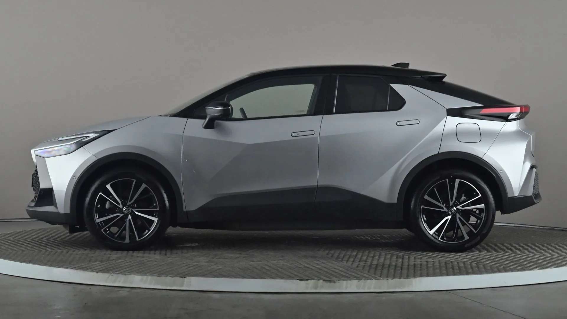 A 2024 TOYOTA C-HR 2.0 PHEV Excel CVT A 2024 TOYOTA C-HR 2.0 PHEV Excel CVT
