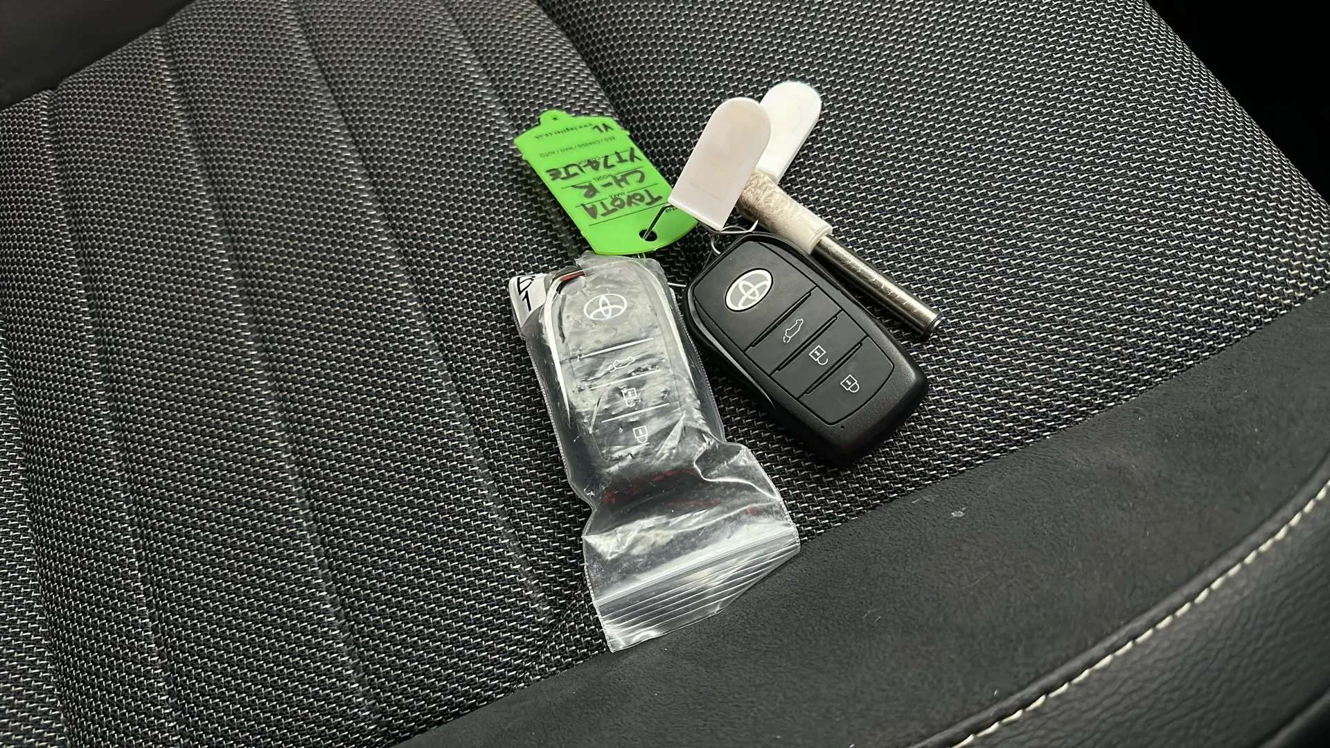 2024 TOYOTA C-HR 2024 TOYOTA C-HR